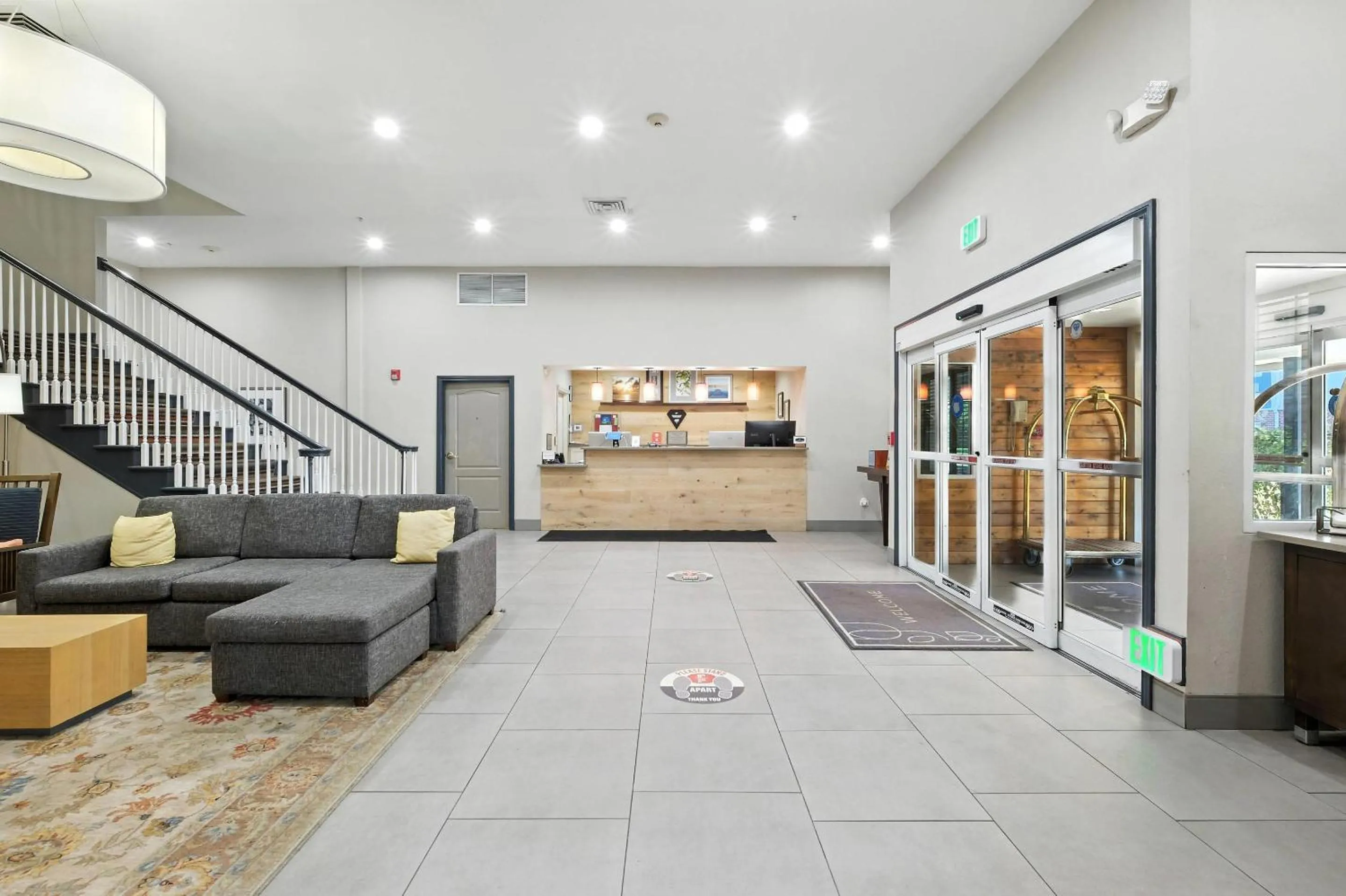 Lobby or reception in Country Inn & Suites by Radisson, Merrillville, IN