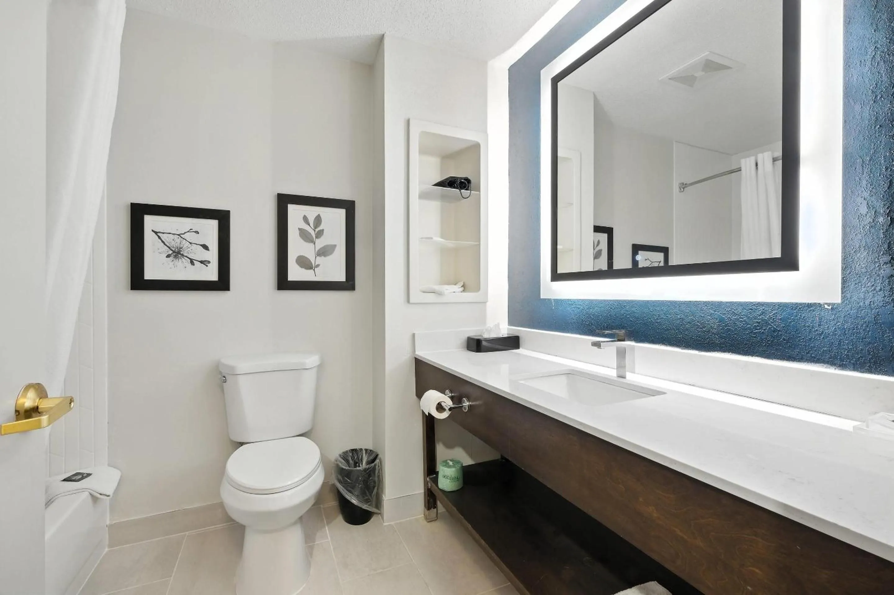 Bedroom in Country Inn & Suites by Radisson, Merrillville, IN