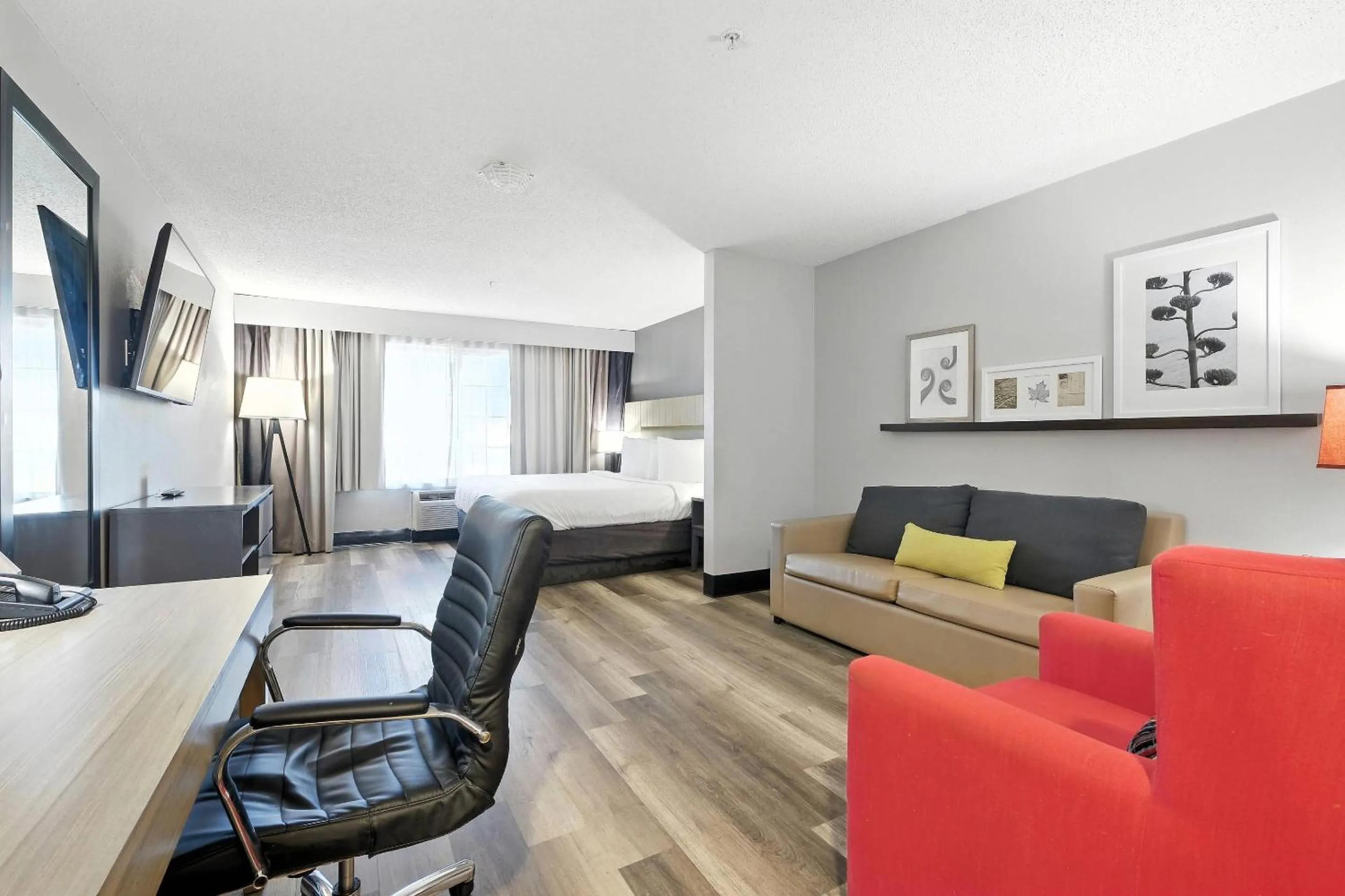 Bedroom, Bed in Country Inn & Suites by Radisson, Merrillville, IN