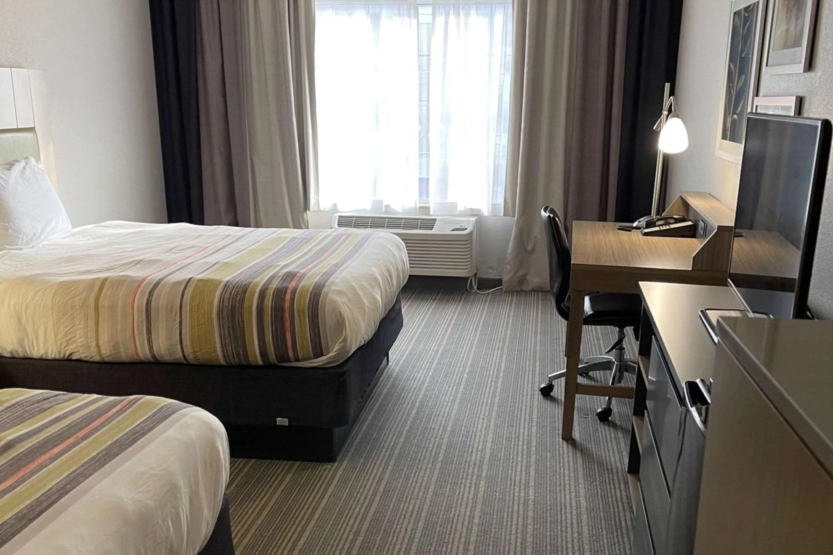 Bedroom, Bed in Country Inn & Suites by Radisson, Merrillville, IN