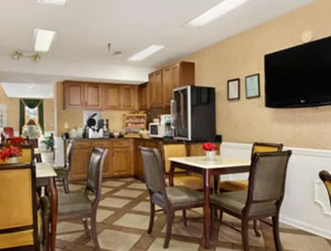 Restaurant/places to eat in Baymont by Wyndham Waycross