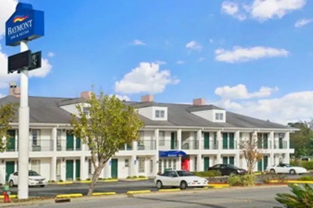 Facade/entrance in Baymont by Wyndham Waycross