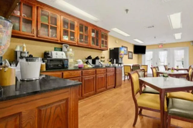 Restaurant/places to eat in Baymont by Wyndham Waycross