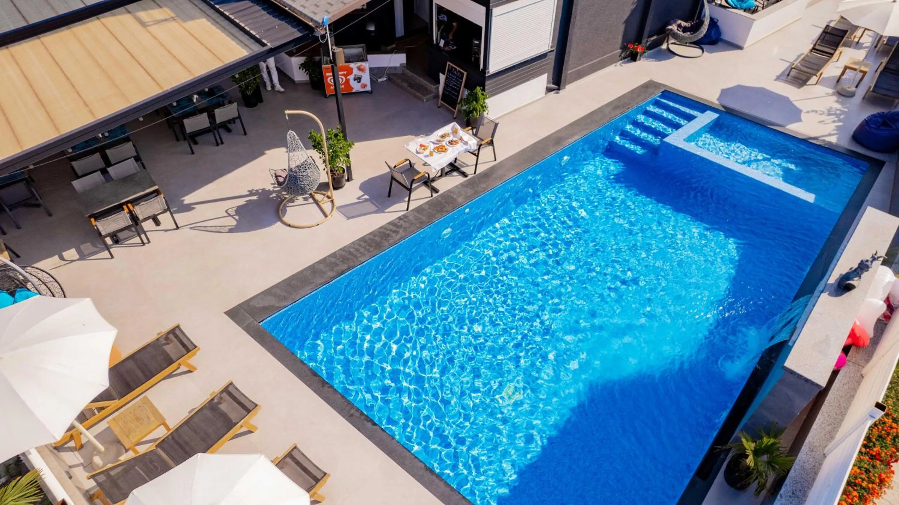 Pool view in Sunshine Hotel