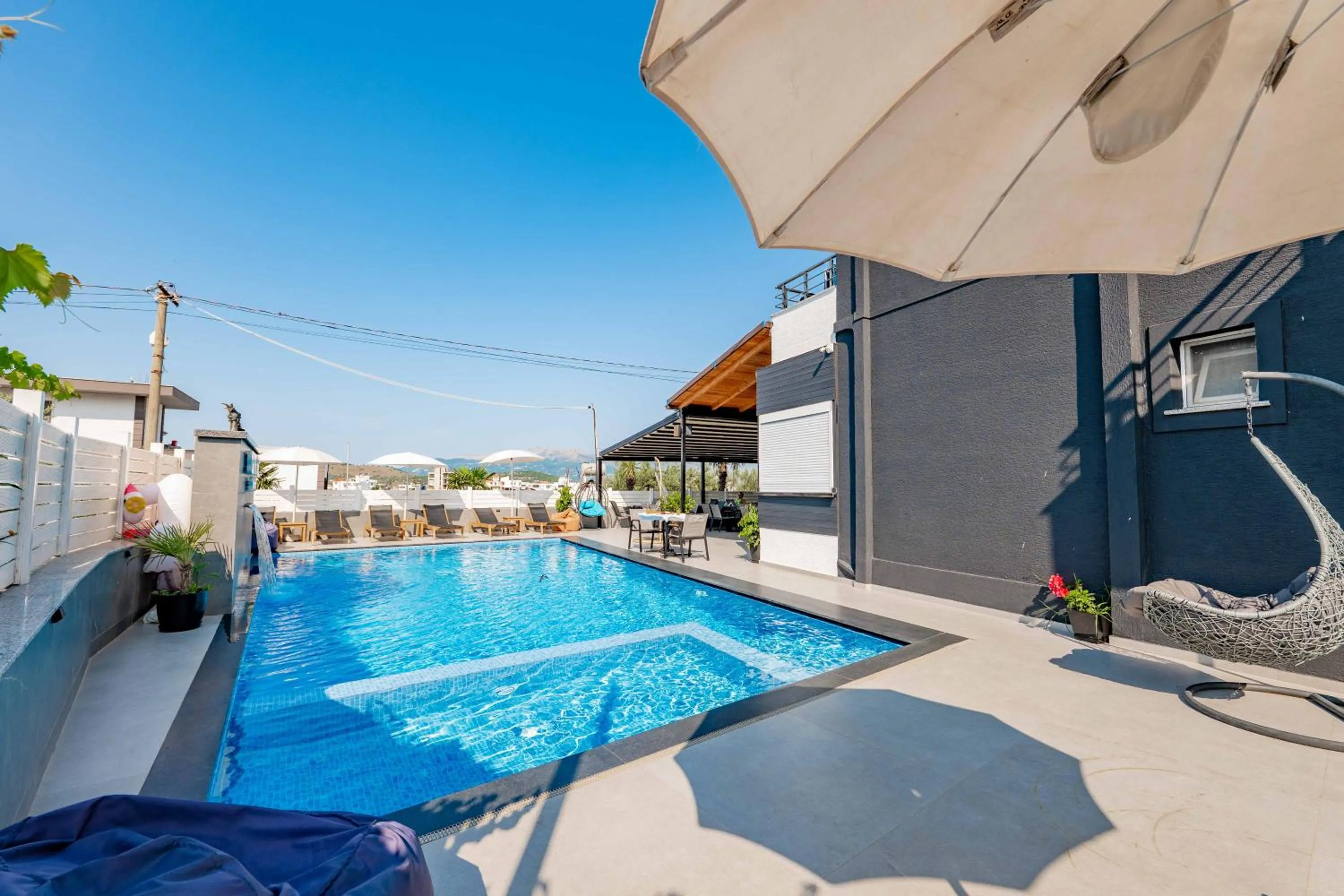 Property building in Sunshine Hotel