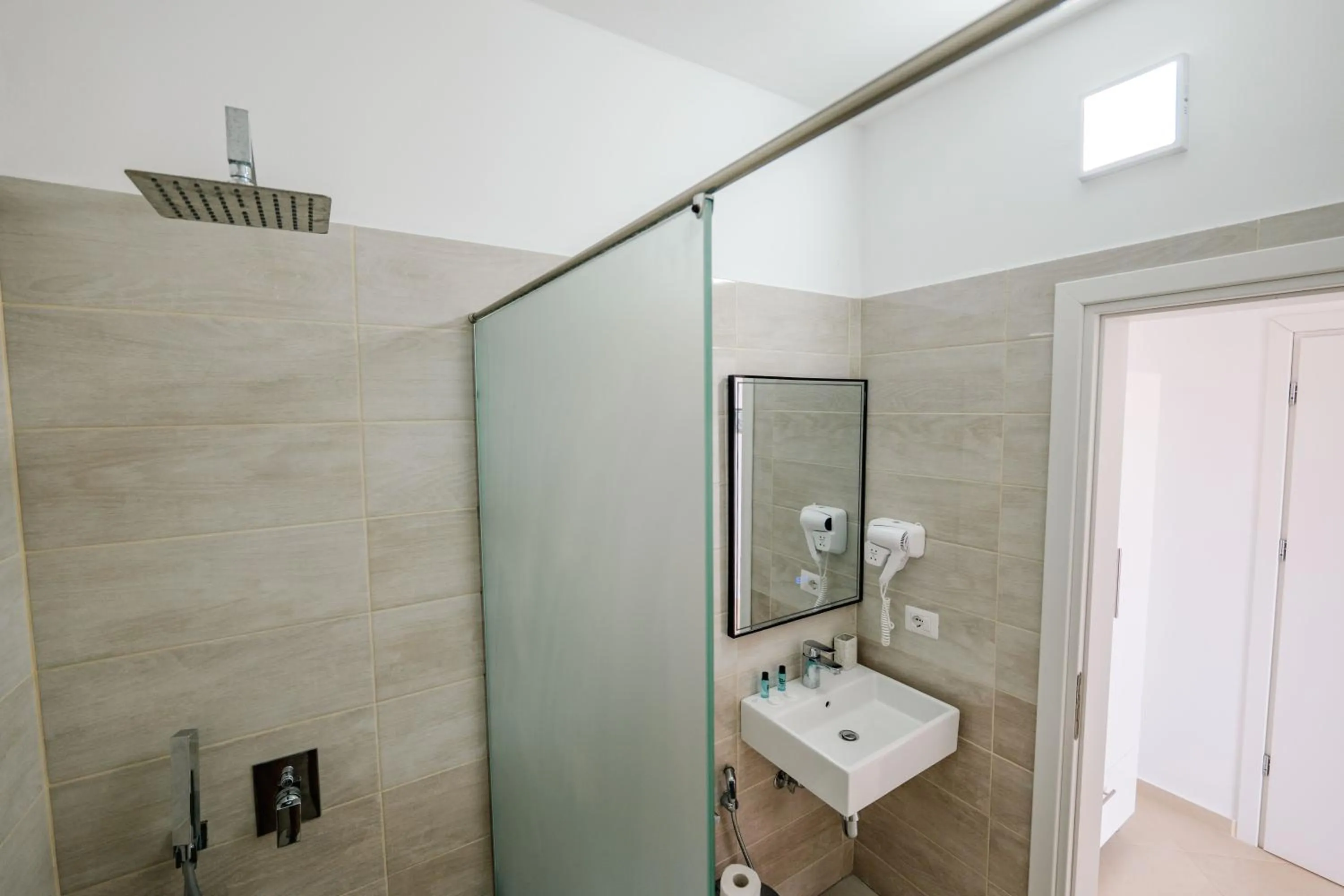 Shower in Sunshine Hotel