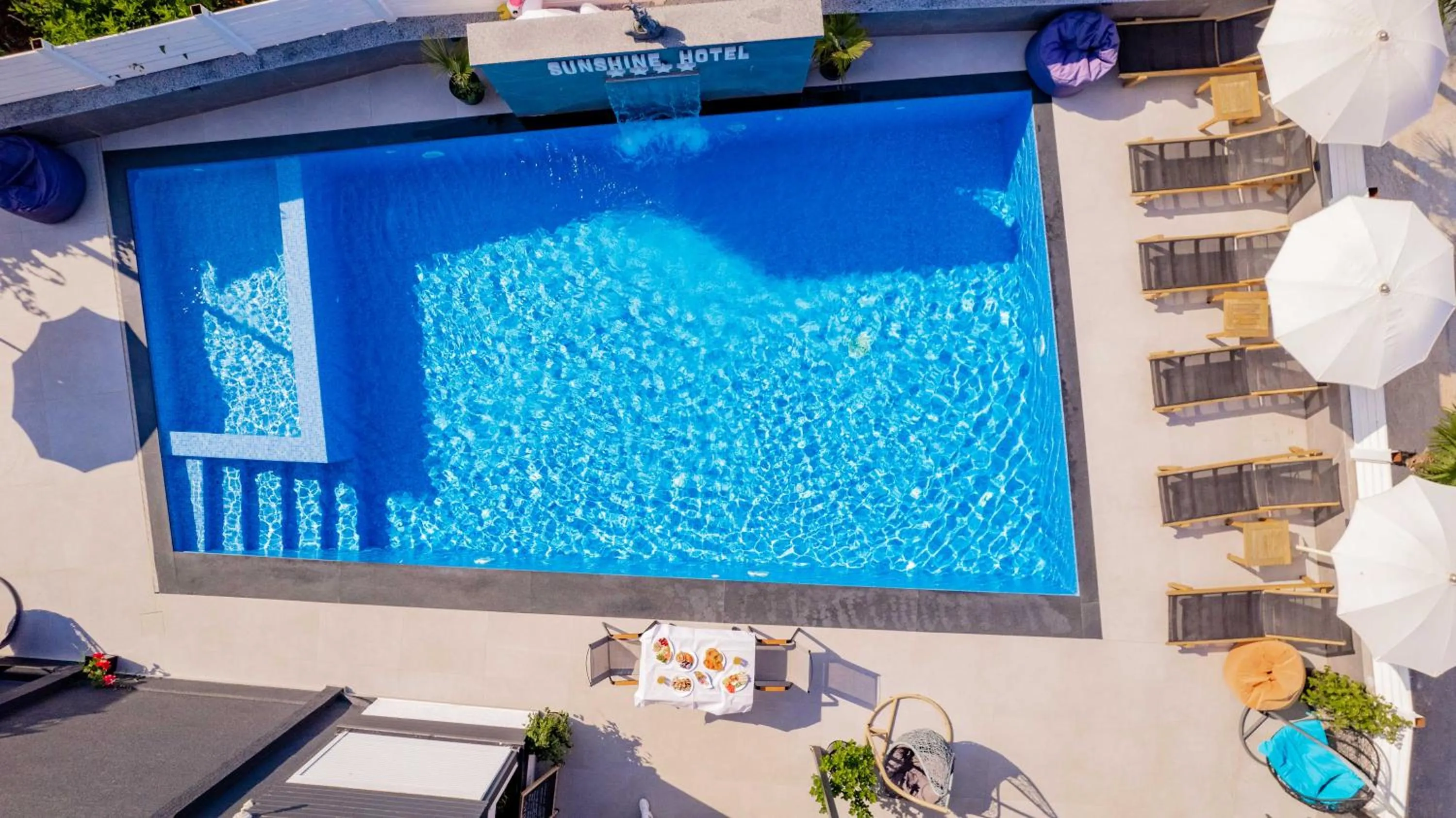 Pool view in Sunshine Hotel