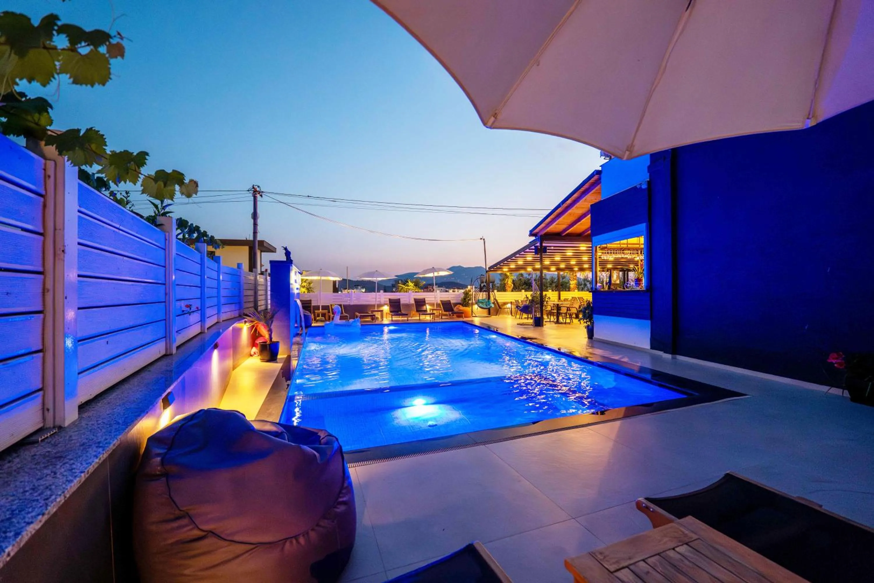 Pool view in Sunshine Hotel