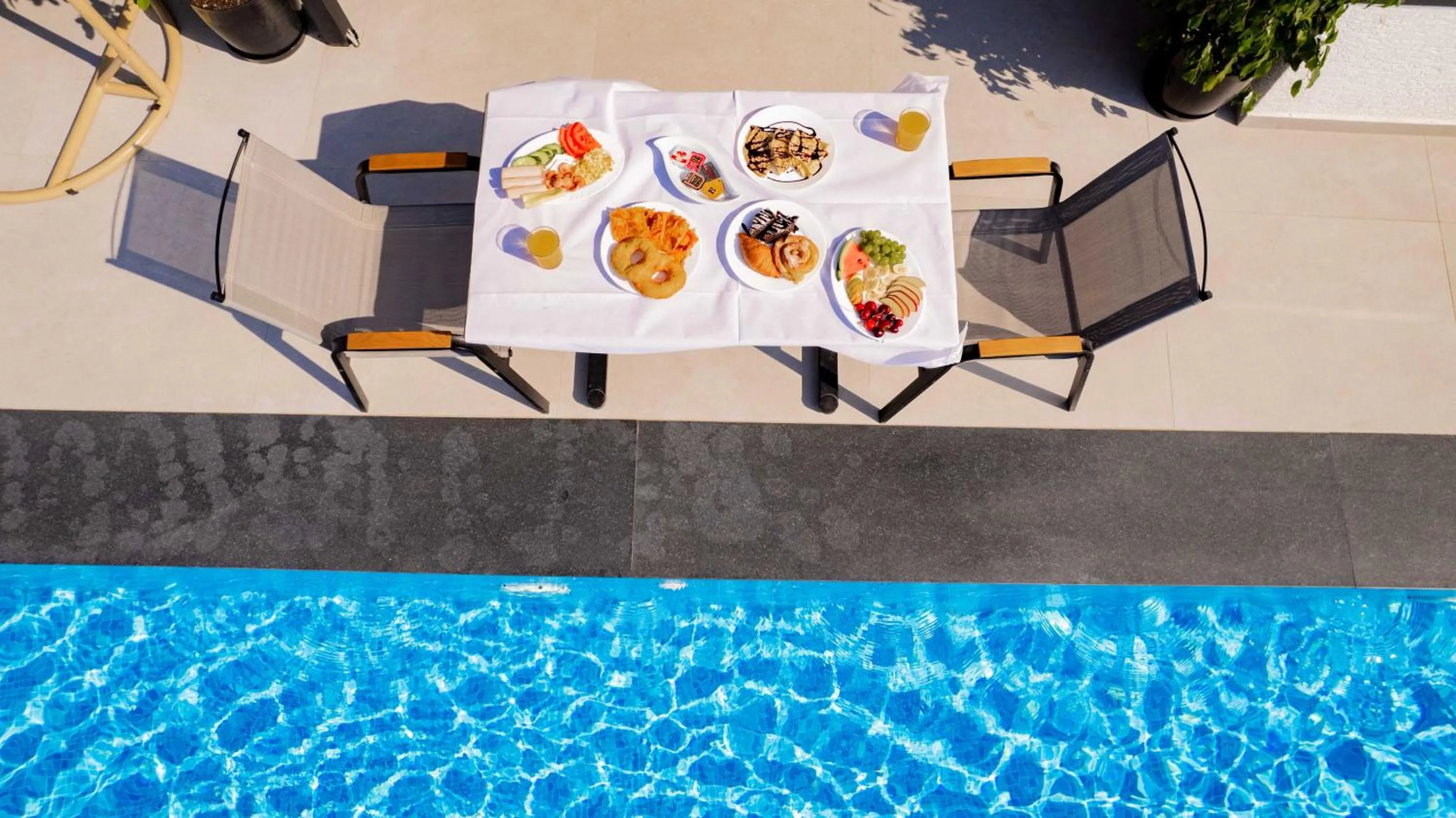 Breakfast in Sunshine Hotel