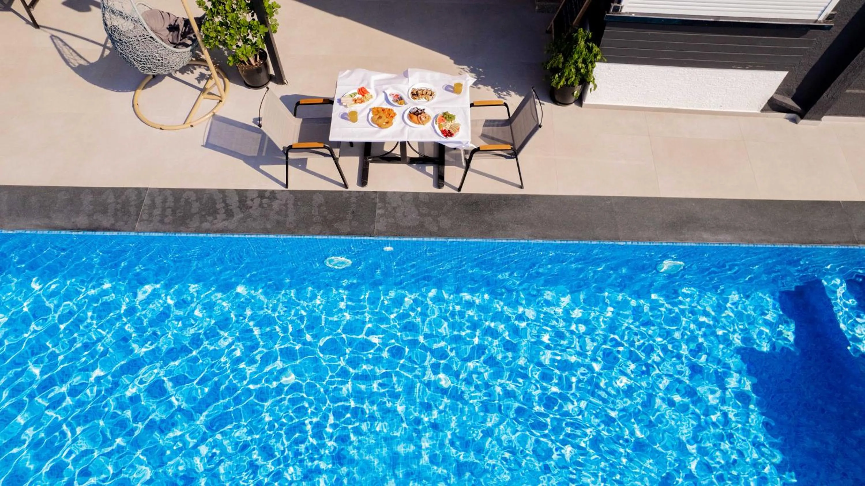 Pool view in Sunshine Hotel