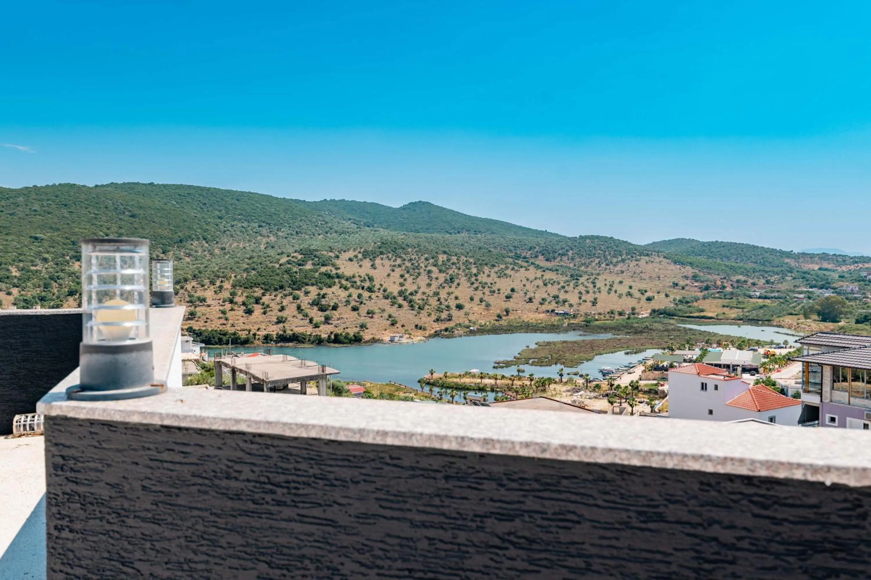 Lake view in Sunshine Hotel