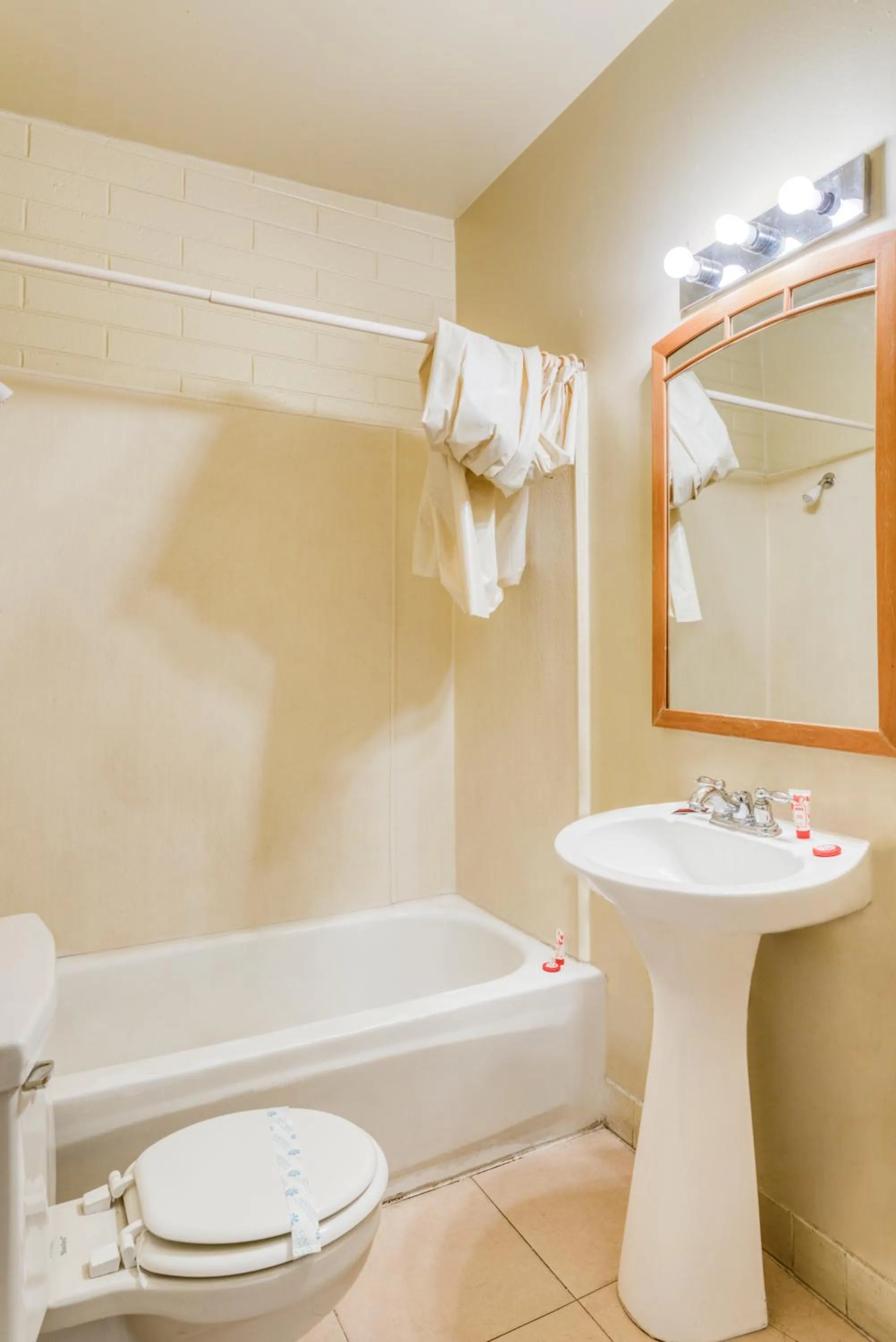 Bathroom in OYO Oasis Motel Las Vegas I-15