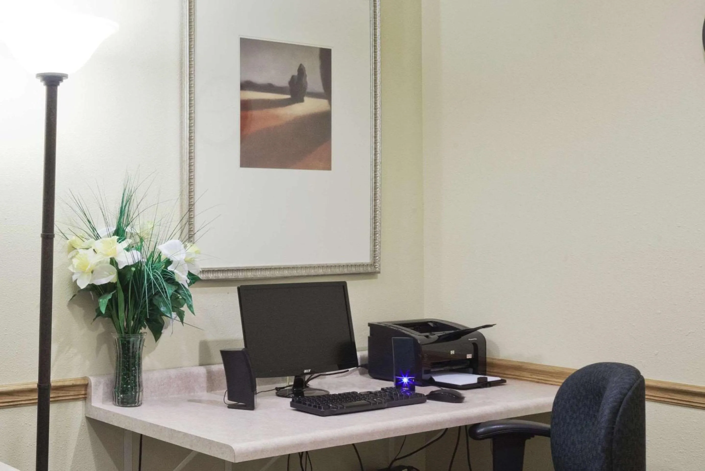 Business facilities in Country Inn & Suites by Radisson, Germantown, WI