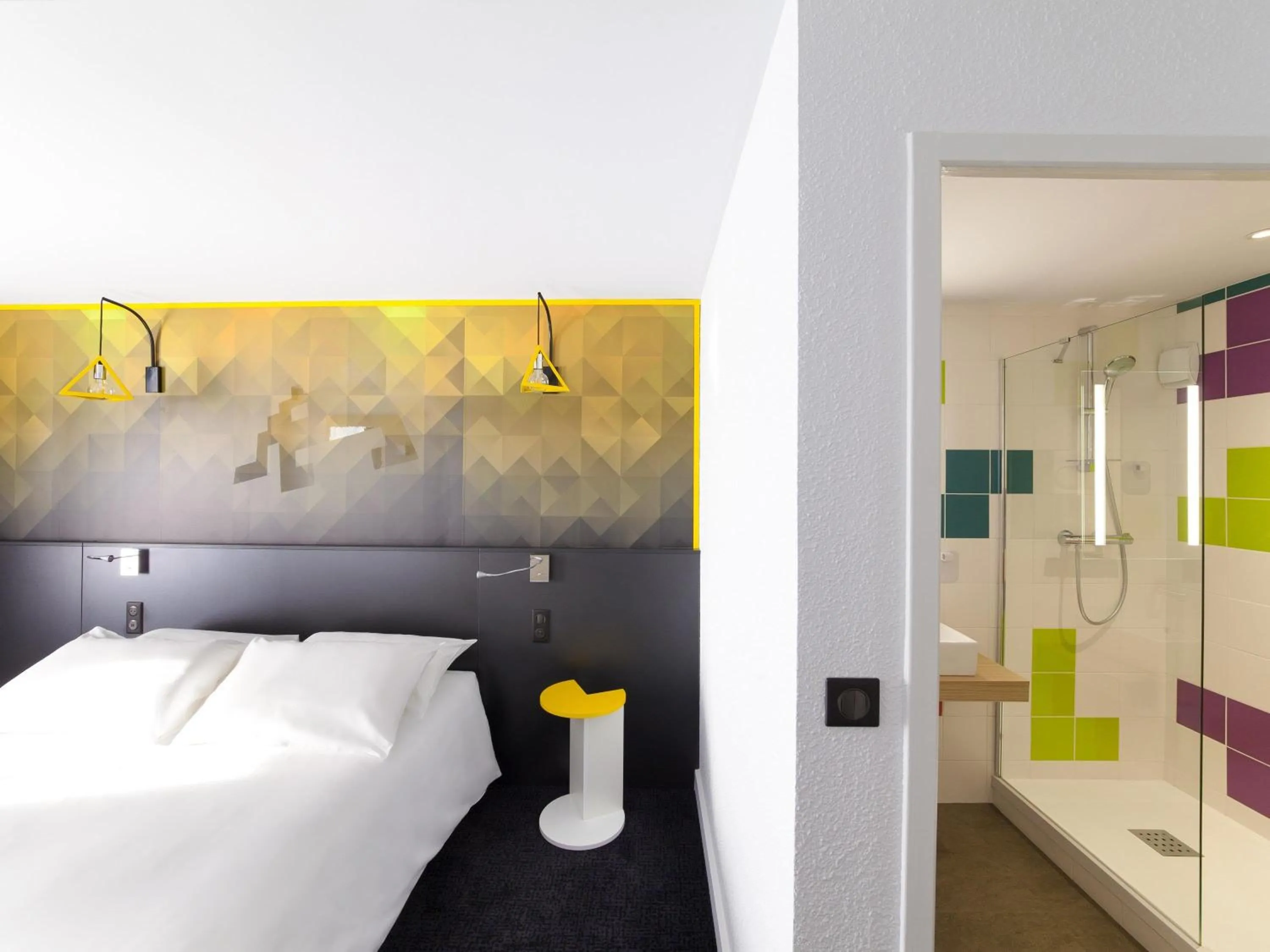 Bedroom, Bed in ibis Styles Poitiers Nord