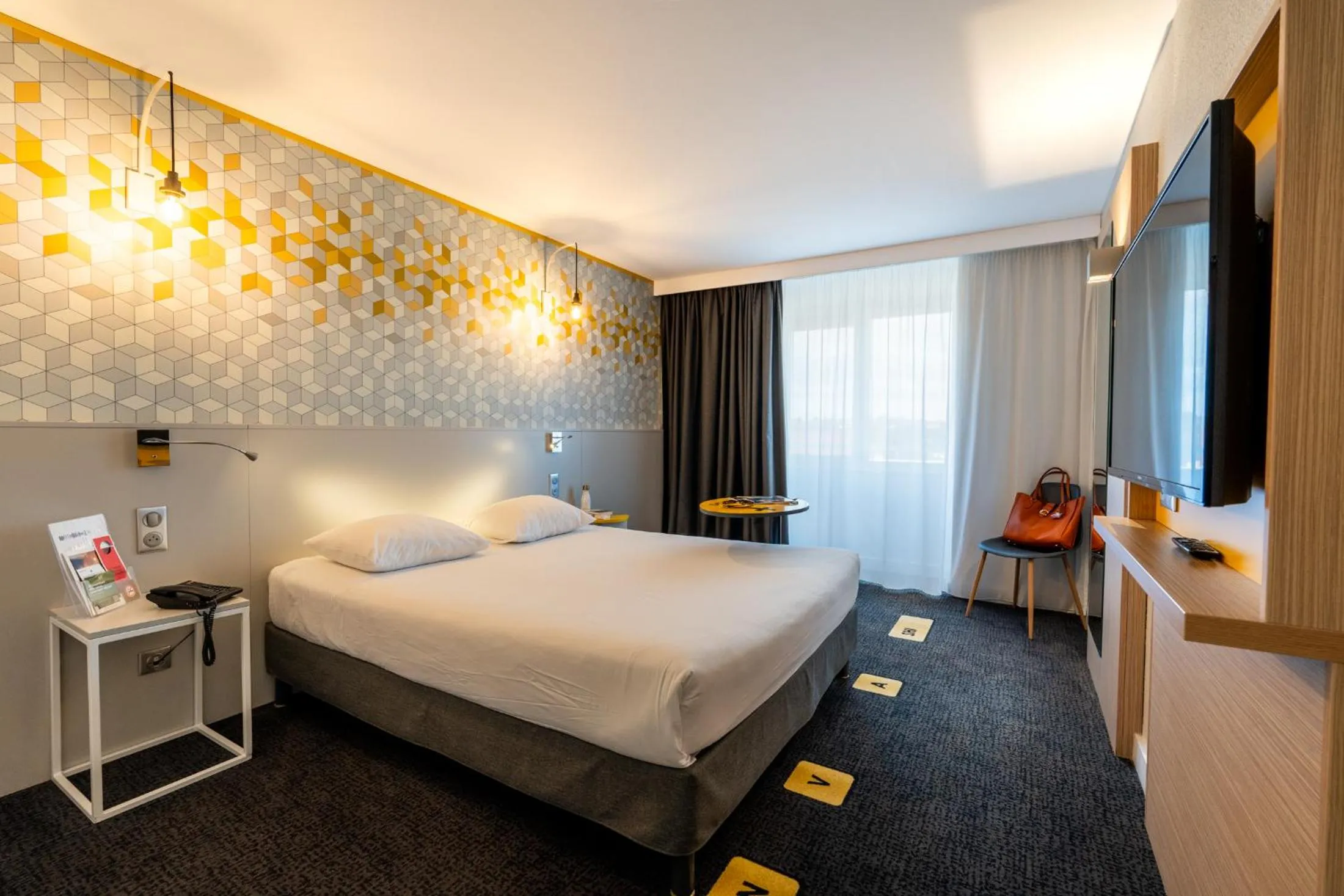 Photo of the whole room, Bed in ibis Styles Poitiers Nord