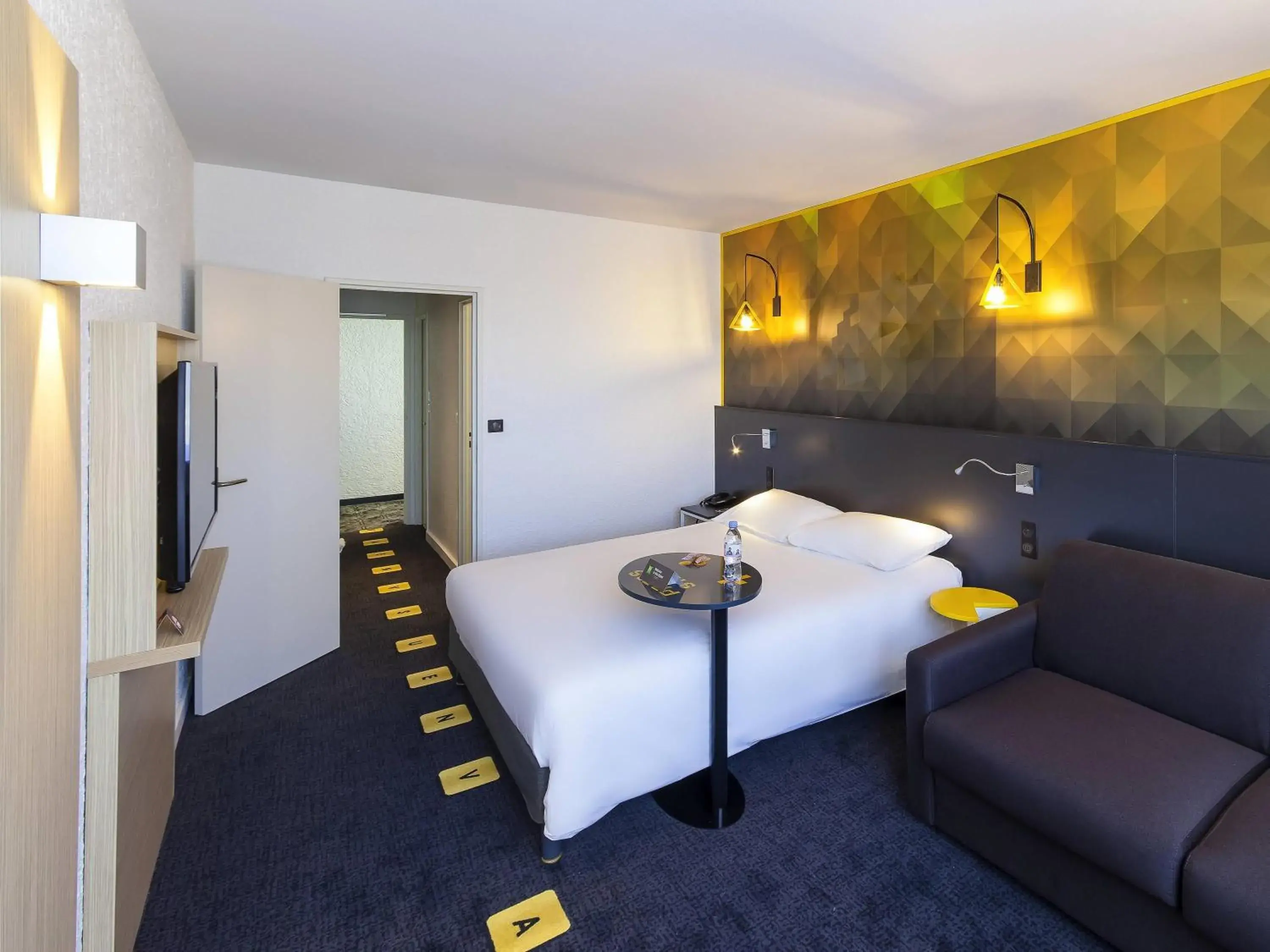 Standard Family Room with Double Bed and Sofa Bed in ibis Styles Poitiers Nord Standard Family Room with Double Bed and Sofa Bed in ibis Styles Poitiers Nord