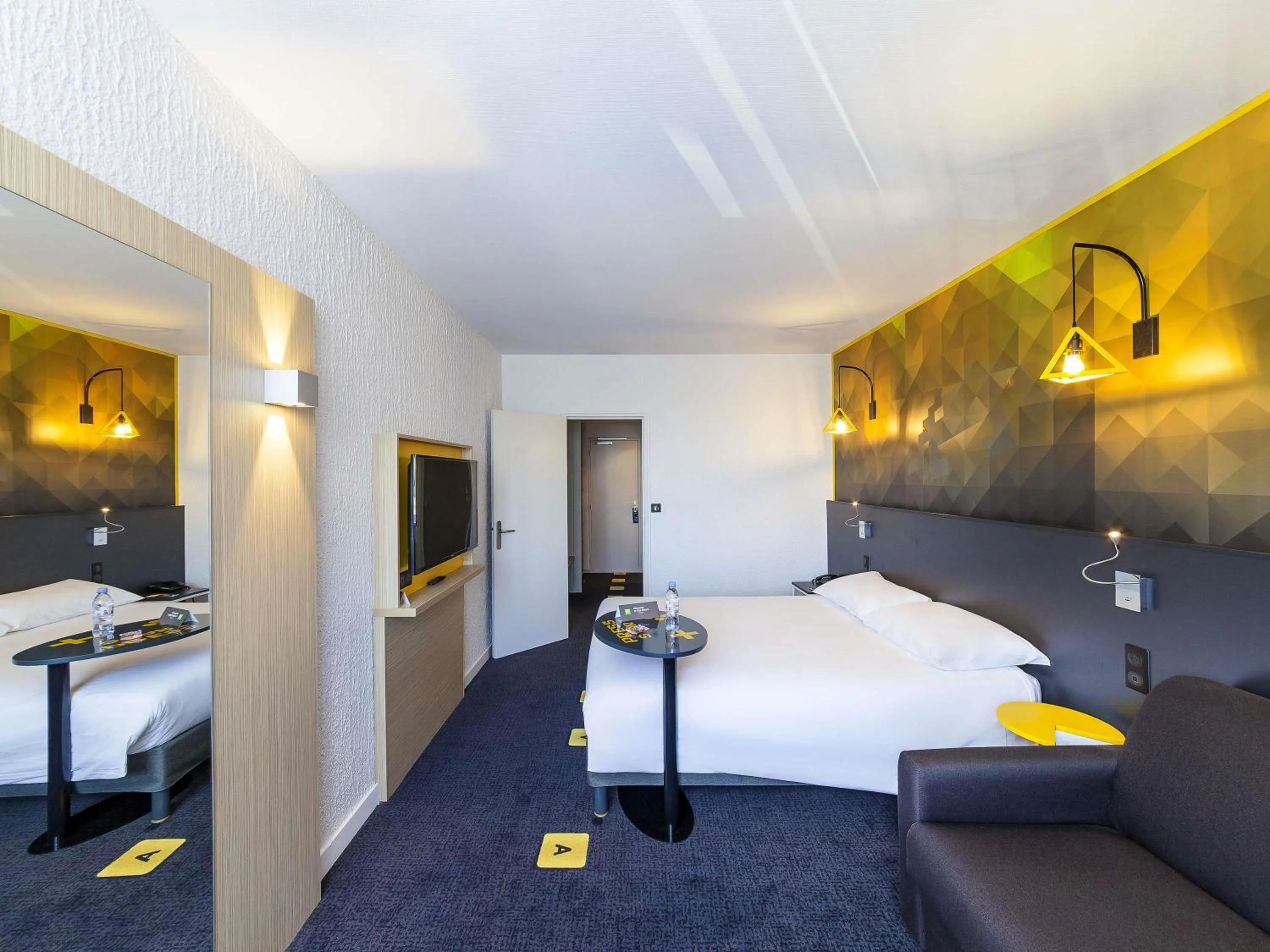 Bedroom, Bed in ibis Styles Poitiers Nord