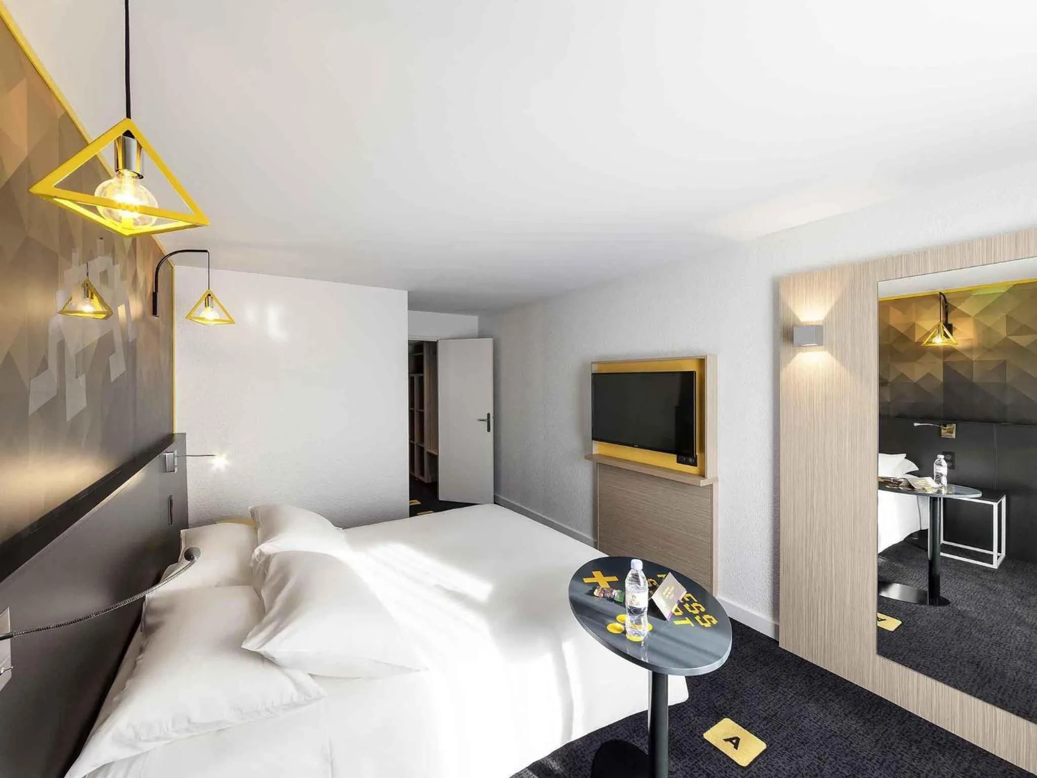 Bedroom, Bed in ibis Styles Poitiers Nord