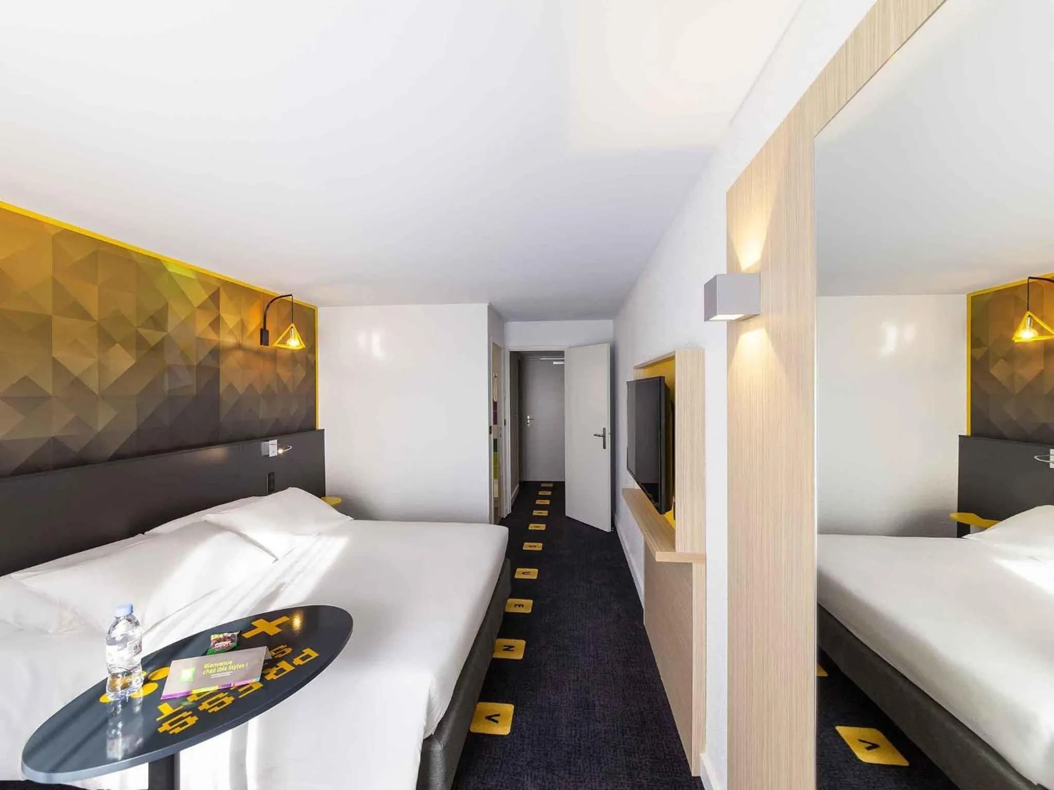 Bedroom, Bed in ibis Styles Poitiers Nord