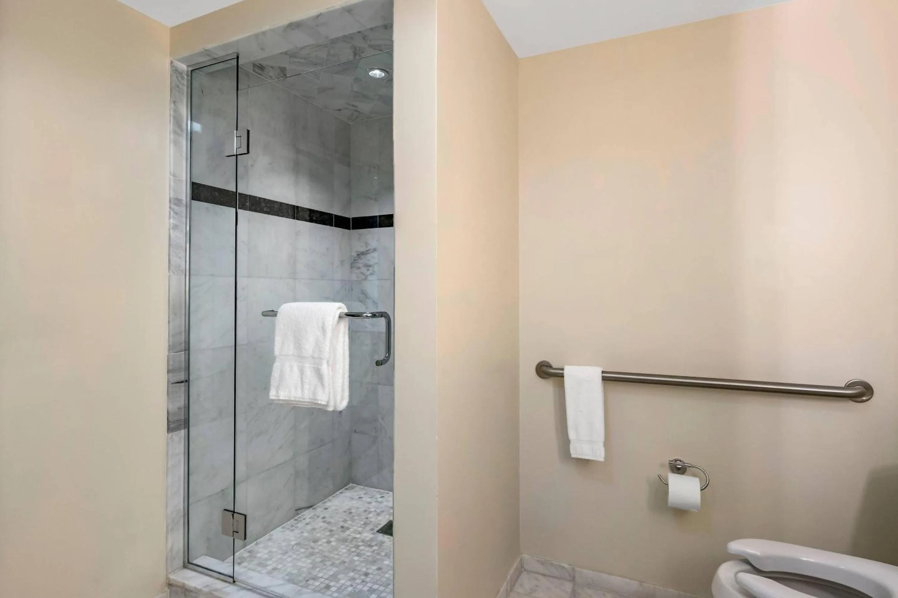 Bedroom in Wyvern Hotel, an Ascend Collection Hotel