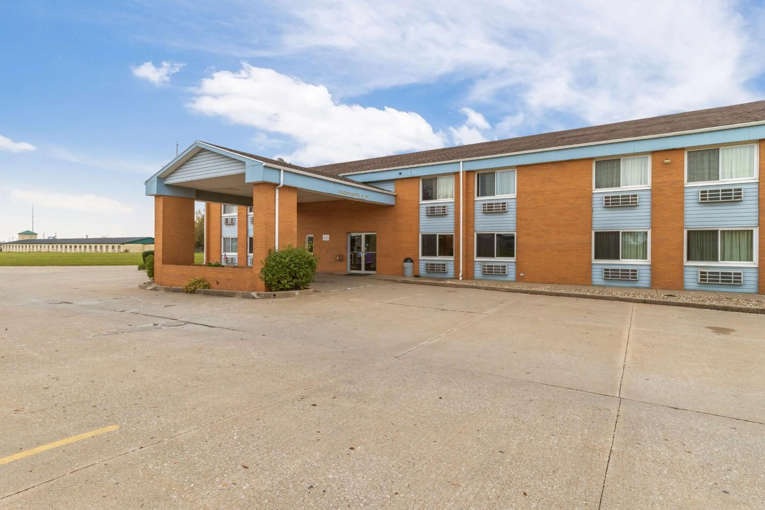 Property building in Motel 6-Davenport, IA