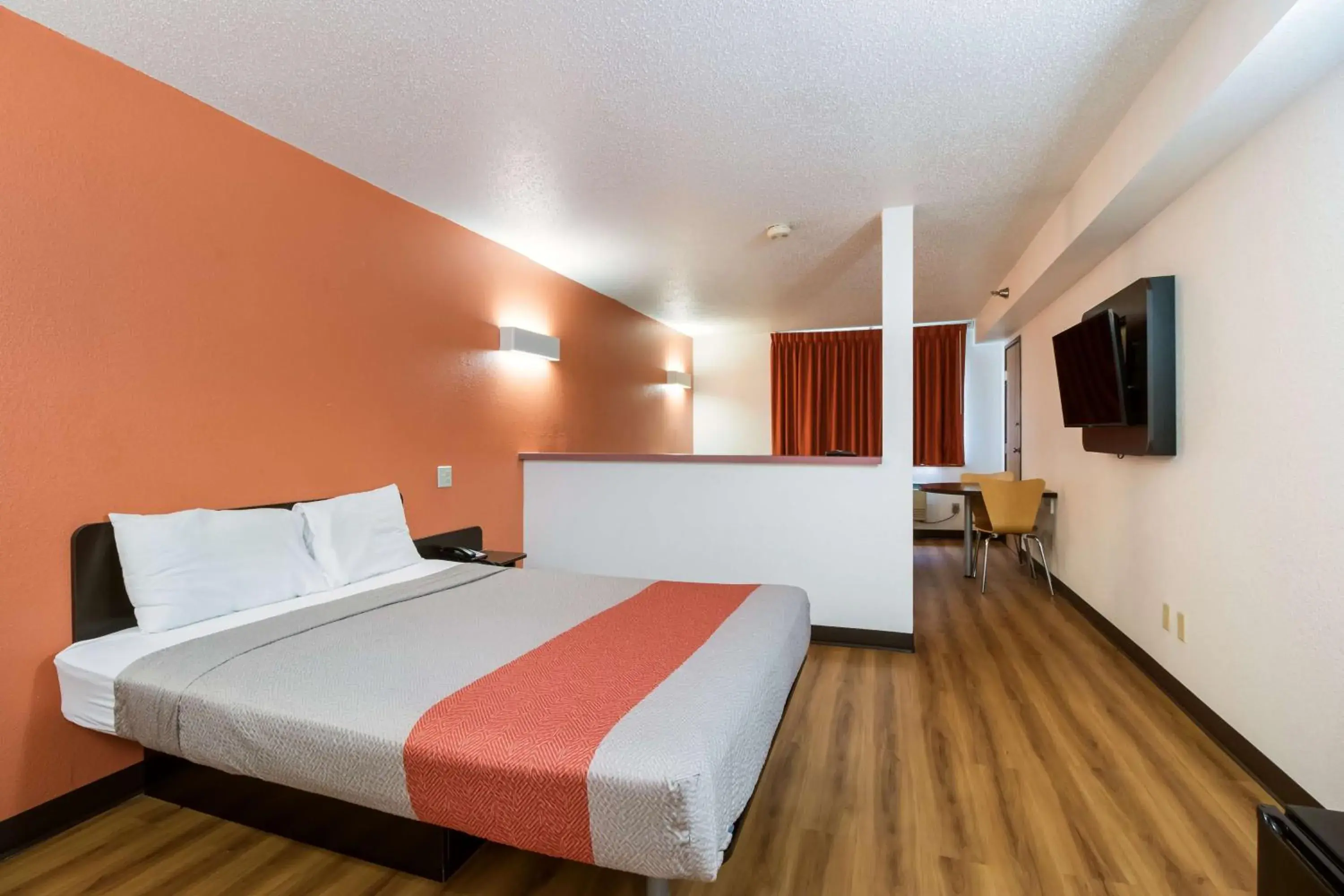 Double Room - Disability Access - Non-Smoking in Motel 6-Davenport, IA Double Room - Disability Access - Non-Smoking in Motel 6-Davenport, IA