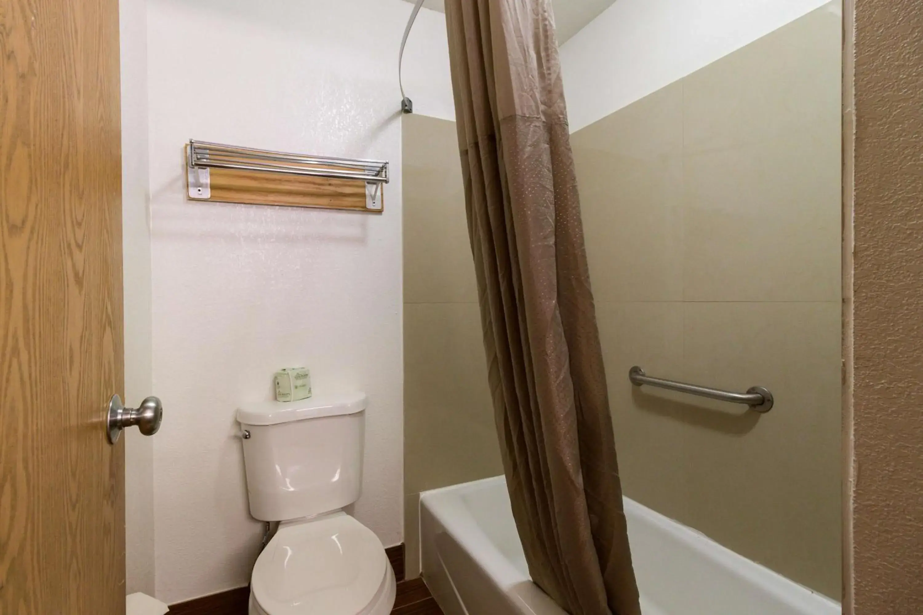 King Room - Smoking in Motel 6-Davenport, IA King Room - Smoking in Motel 6-Davenport, IA