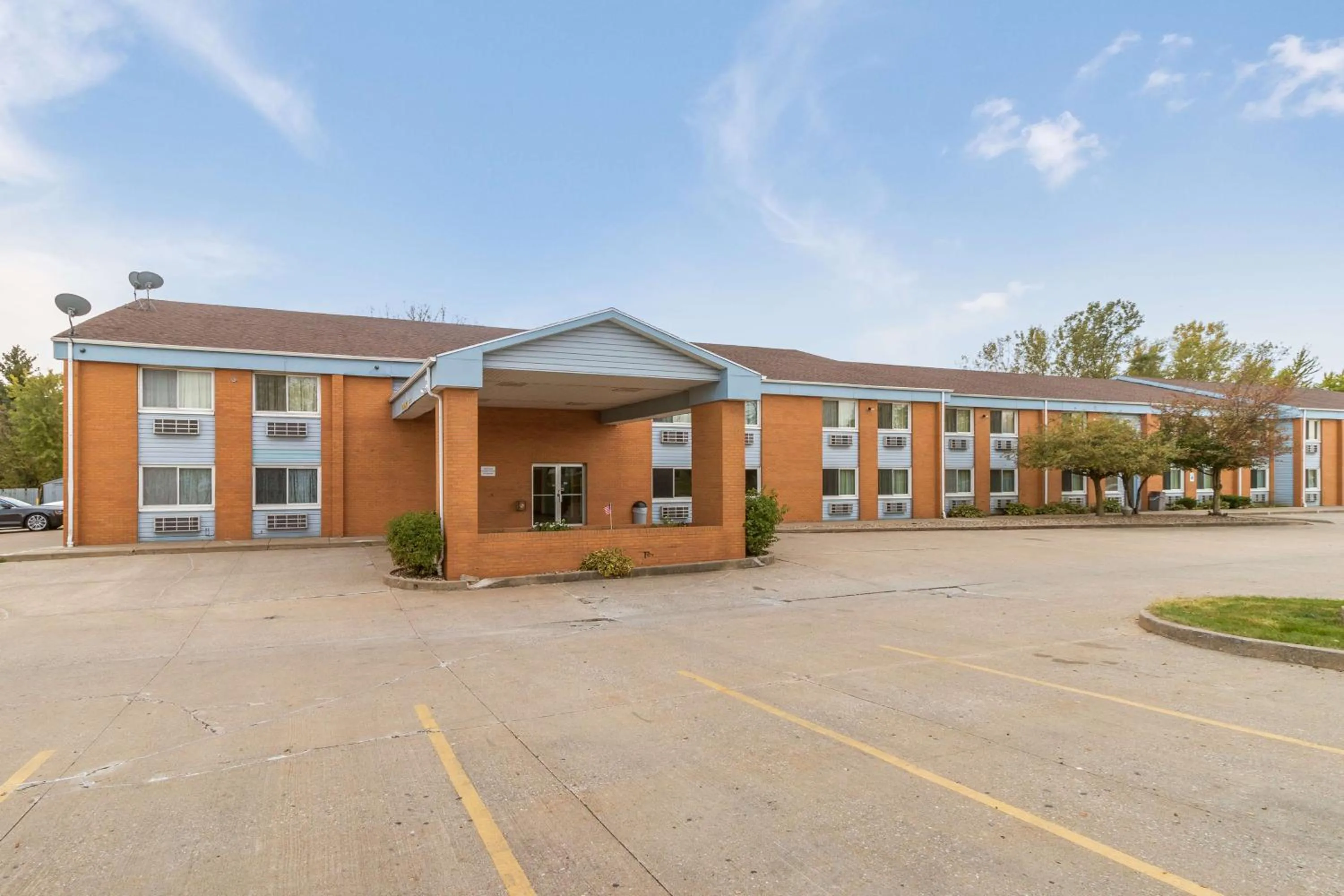 Property building in Motel 6-Davenport, IA