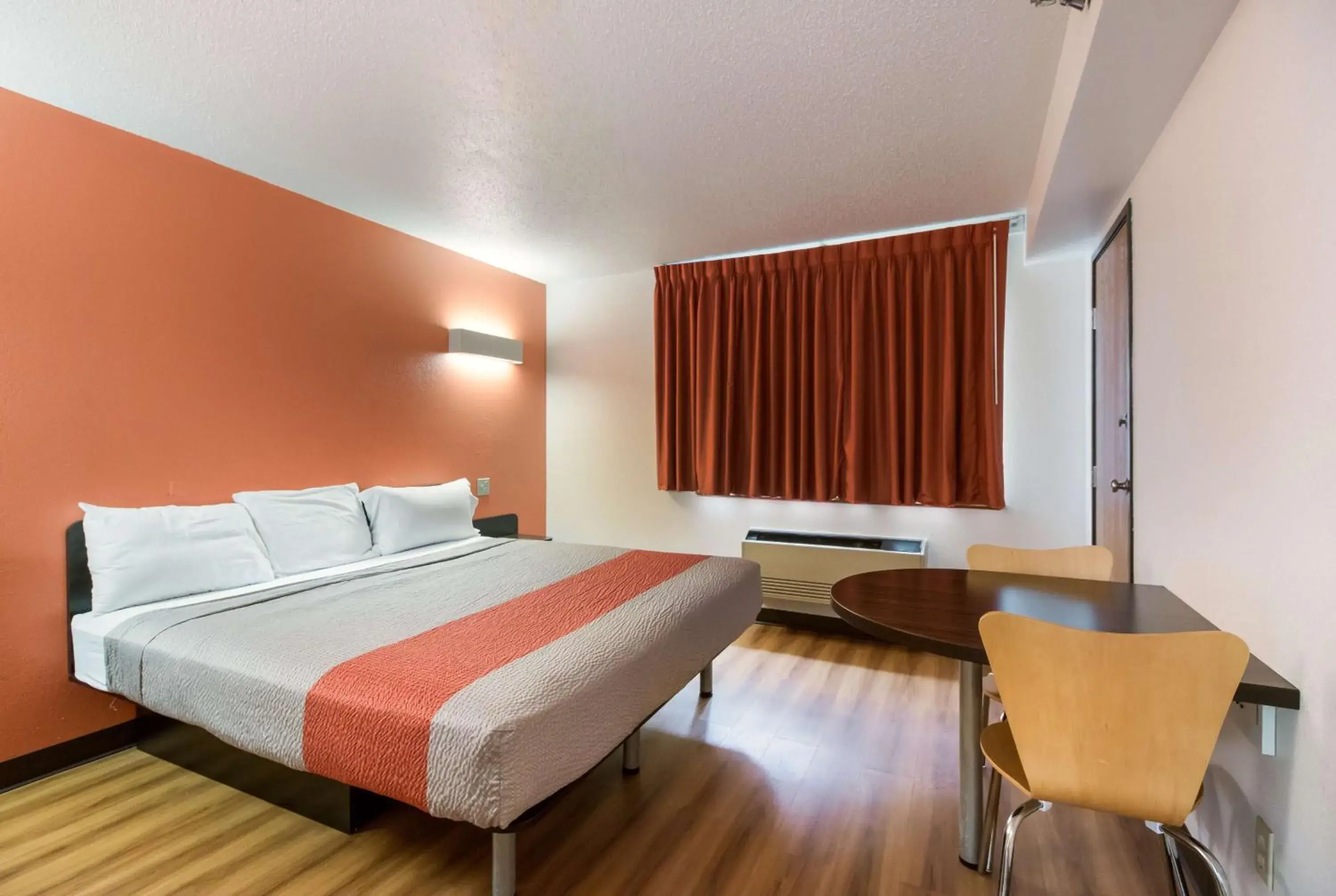 King Suite with Spa Bath - Non-Smoking in Motel 6-Davenport, IA King Suite with Spa Bath - Non-Smoking in Motel 6-Davenport, IA