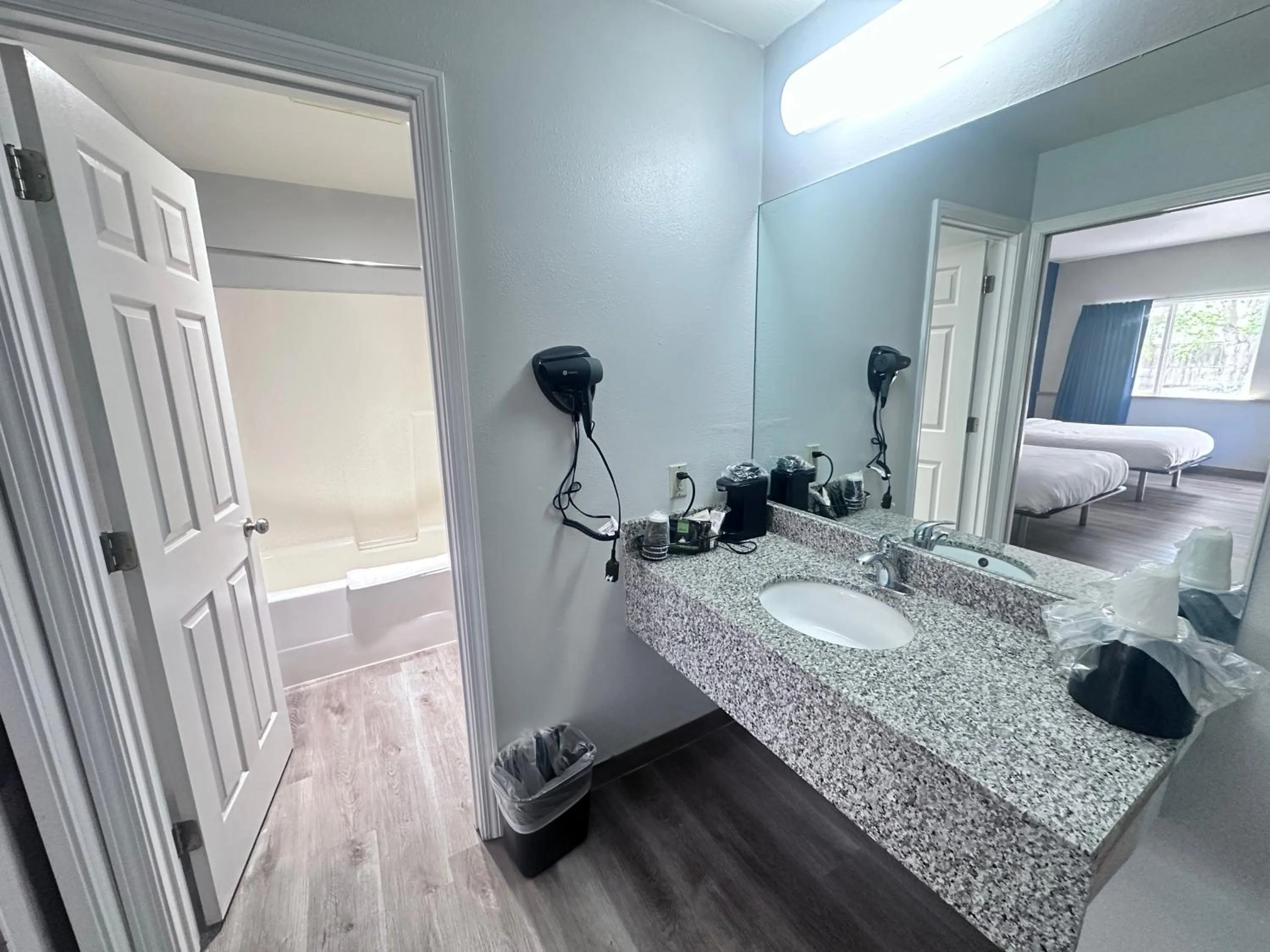 Bathroom, Bed in The Beaverhead Lodge