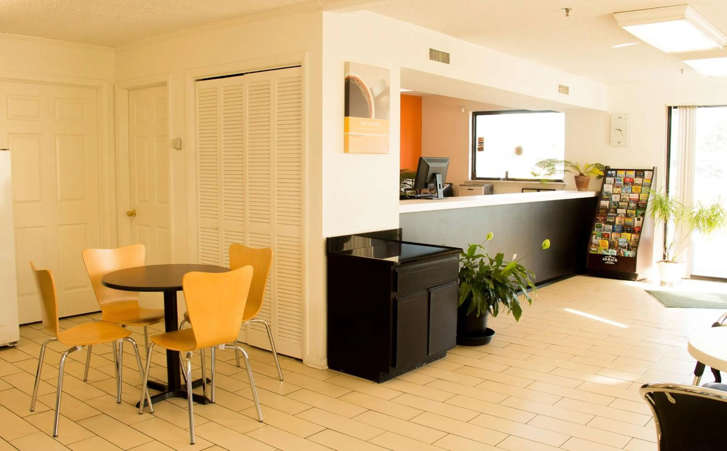 Library in Motel 6-Cookeville, TN