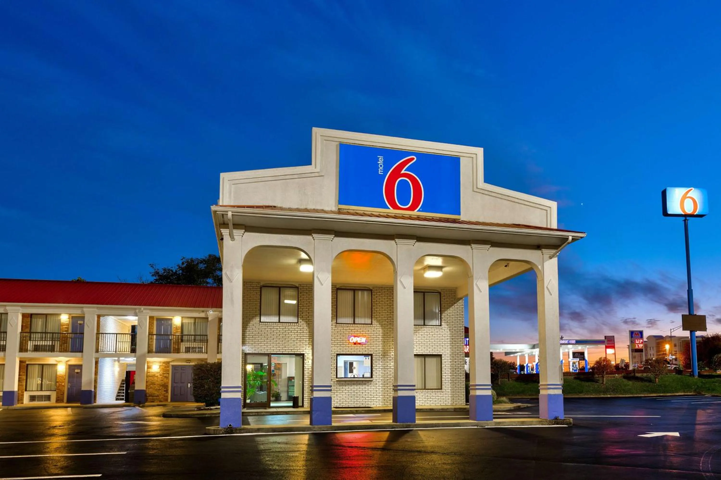Property building in Motel 6-Cookeville, TN