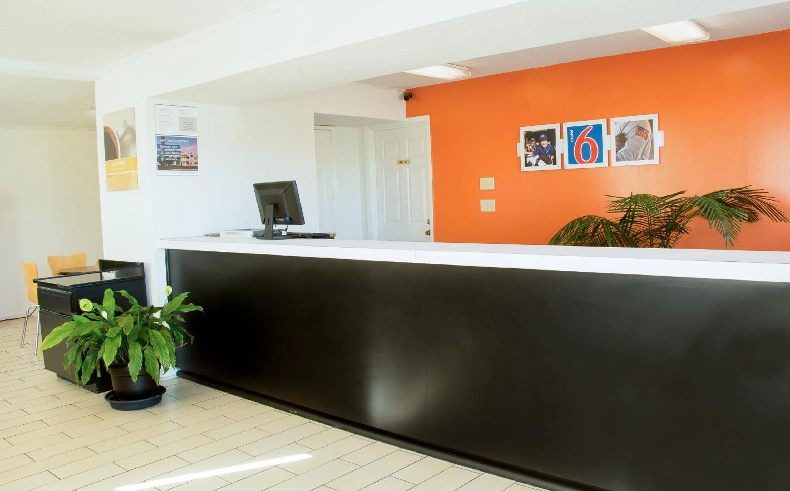 Lobby or reception in Motel 6-Cookeville, TN