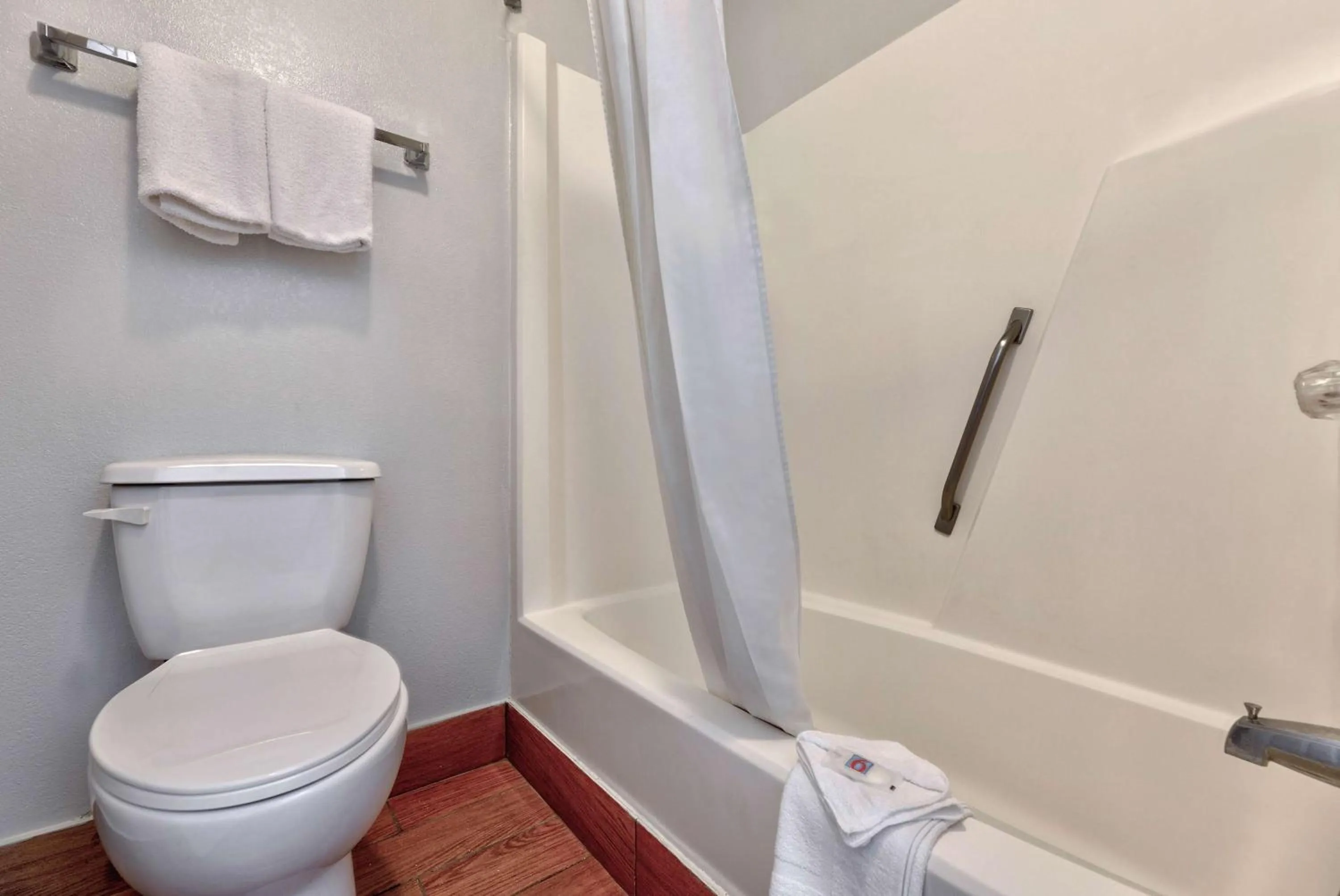 Photo of the whole room in Motel 6-Cookeville, TN