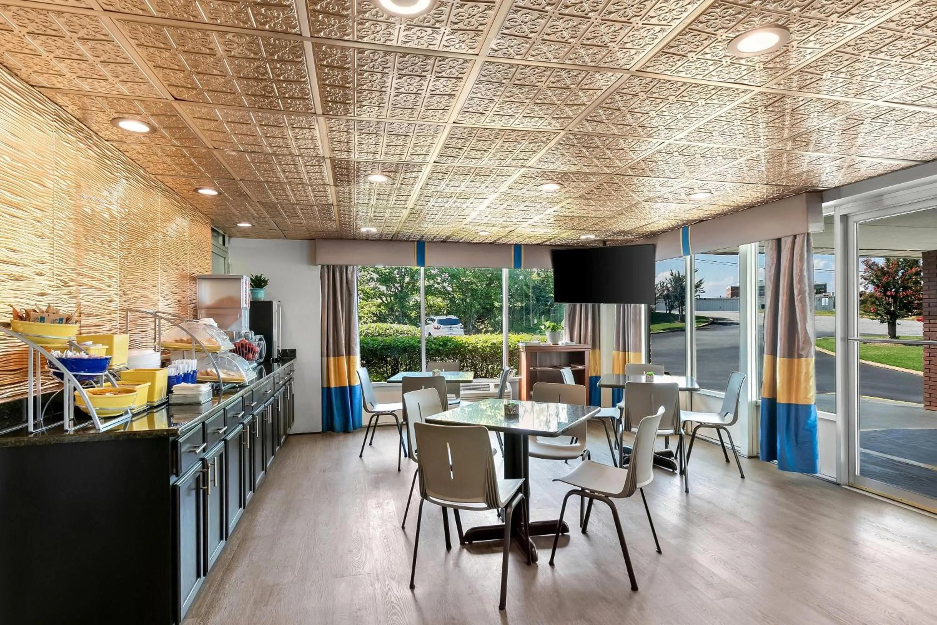 Restaurant/places to eat in Days Inn by Wyndham Seneca-Clemson