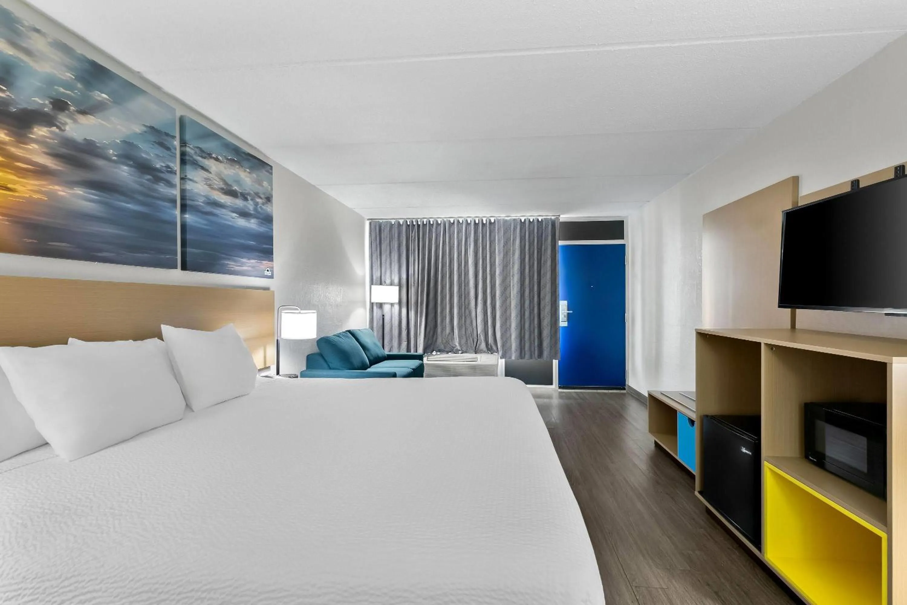 Bed in Days Inn by Wyndham Seneca-Clemson