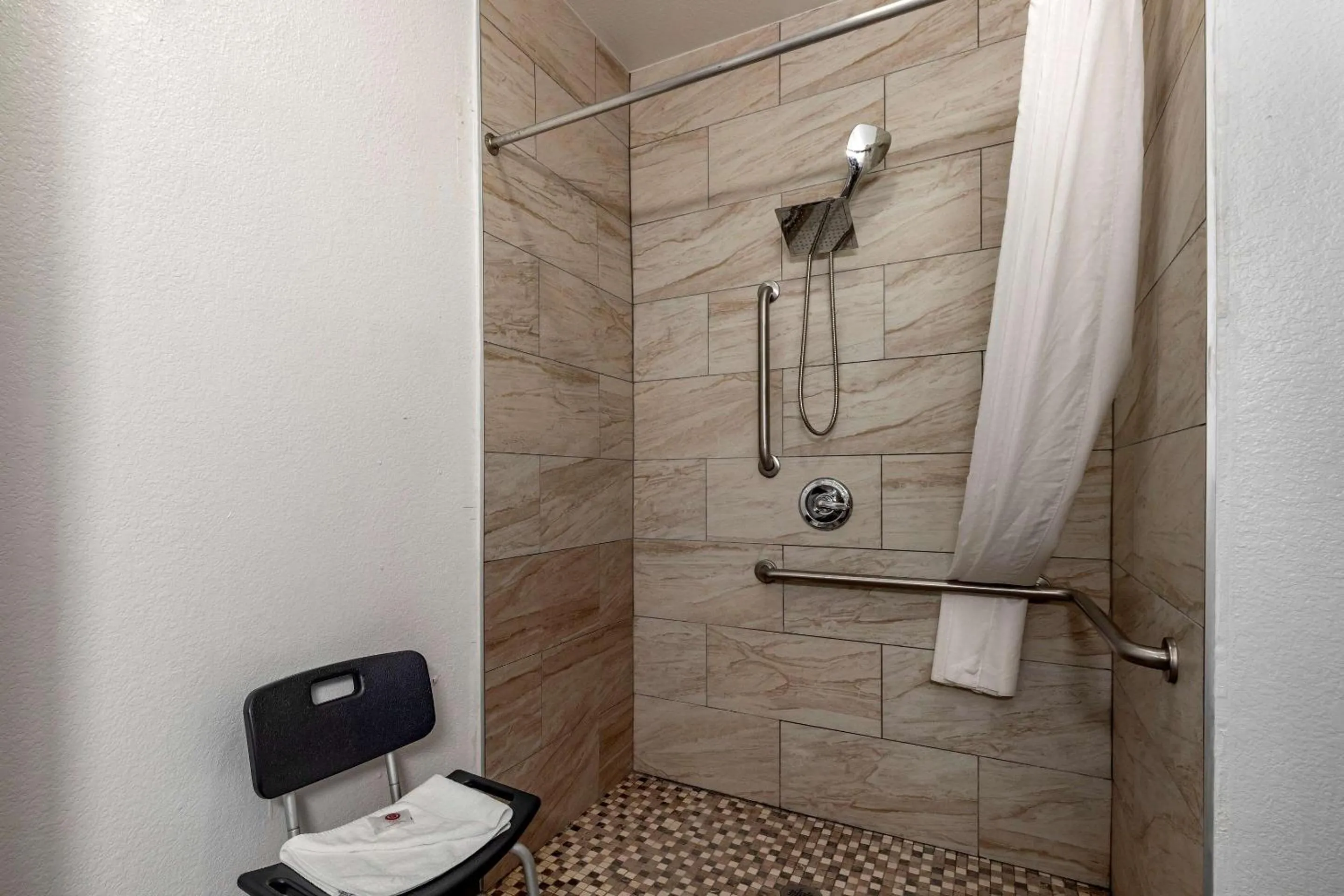 Bathroom in Comfort Inn & Suites Gatesville