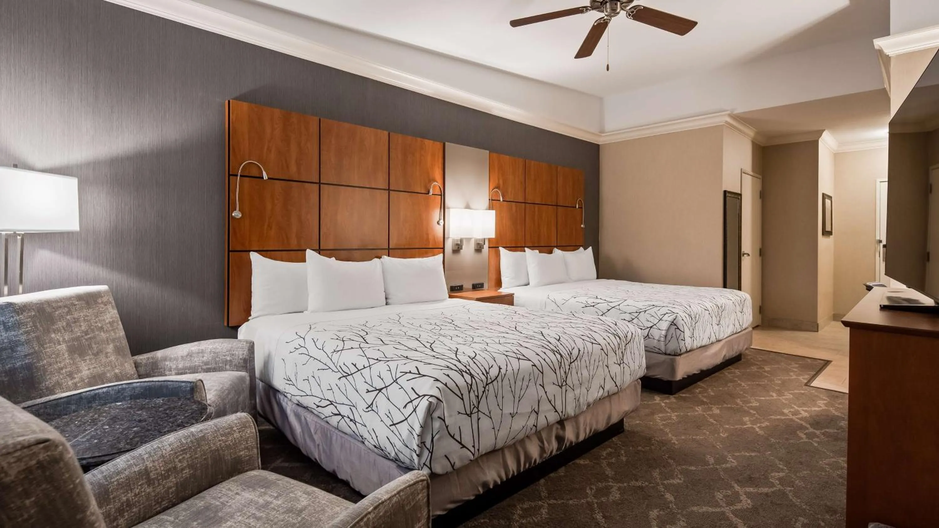 Photo of the whole room, Bed in Best Western Plus Silver Saddle Inn