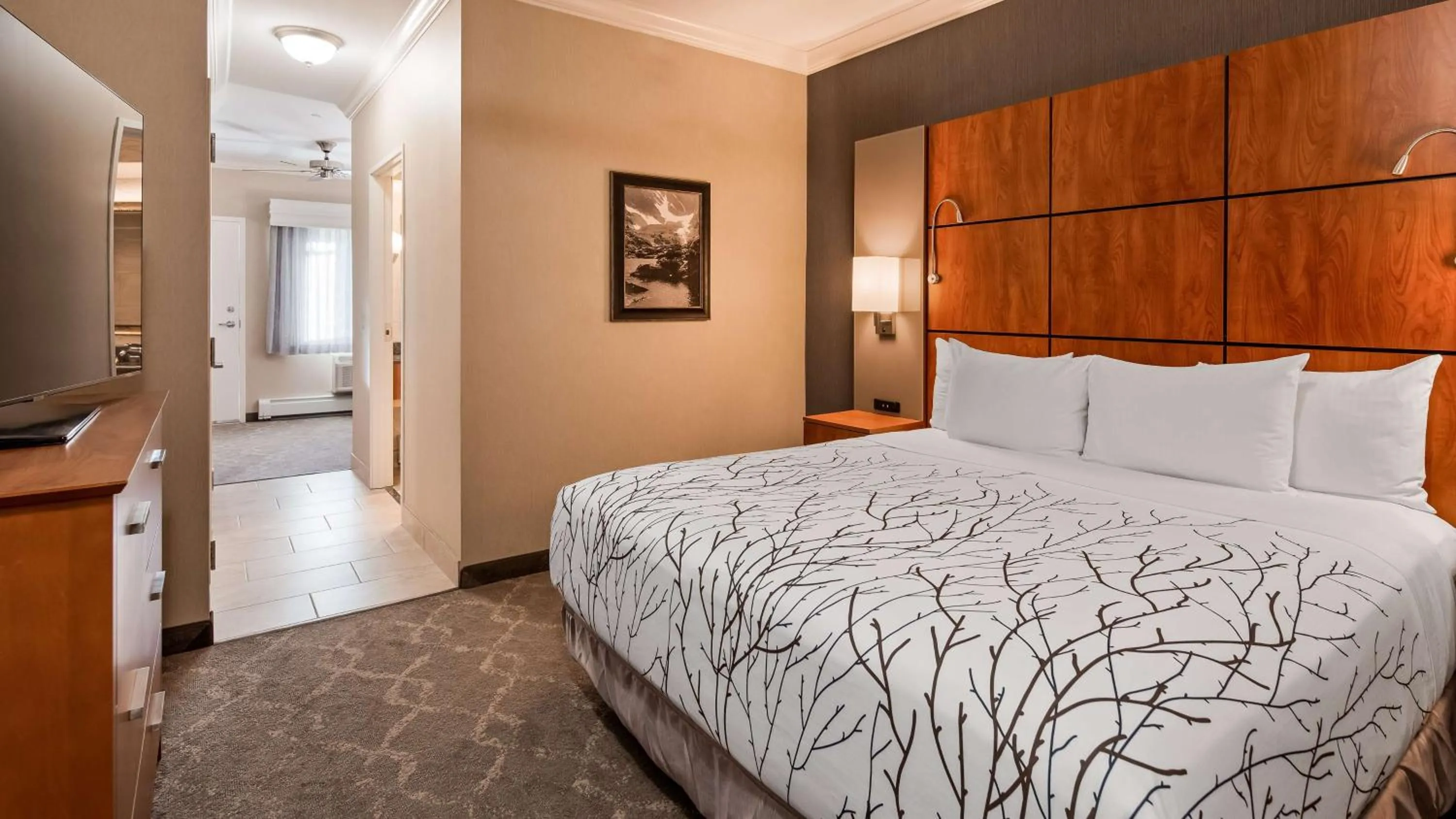 Bed in Best Western Plus Silver Saddle Inn