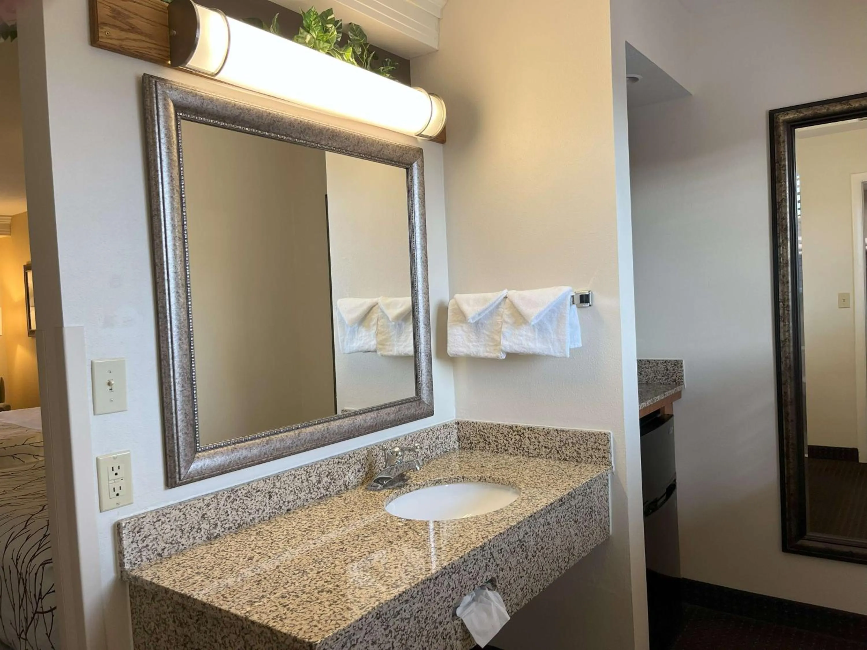 Bedroom in Best Western Plus Silver Saddle Inn