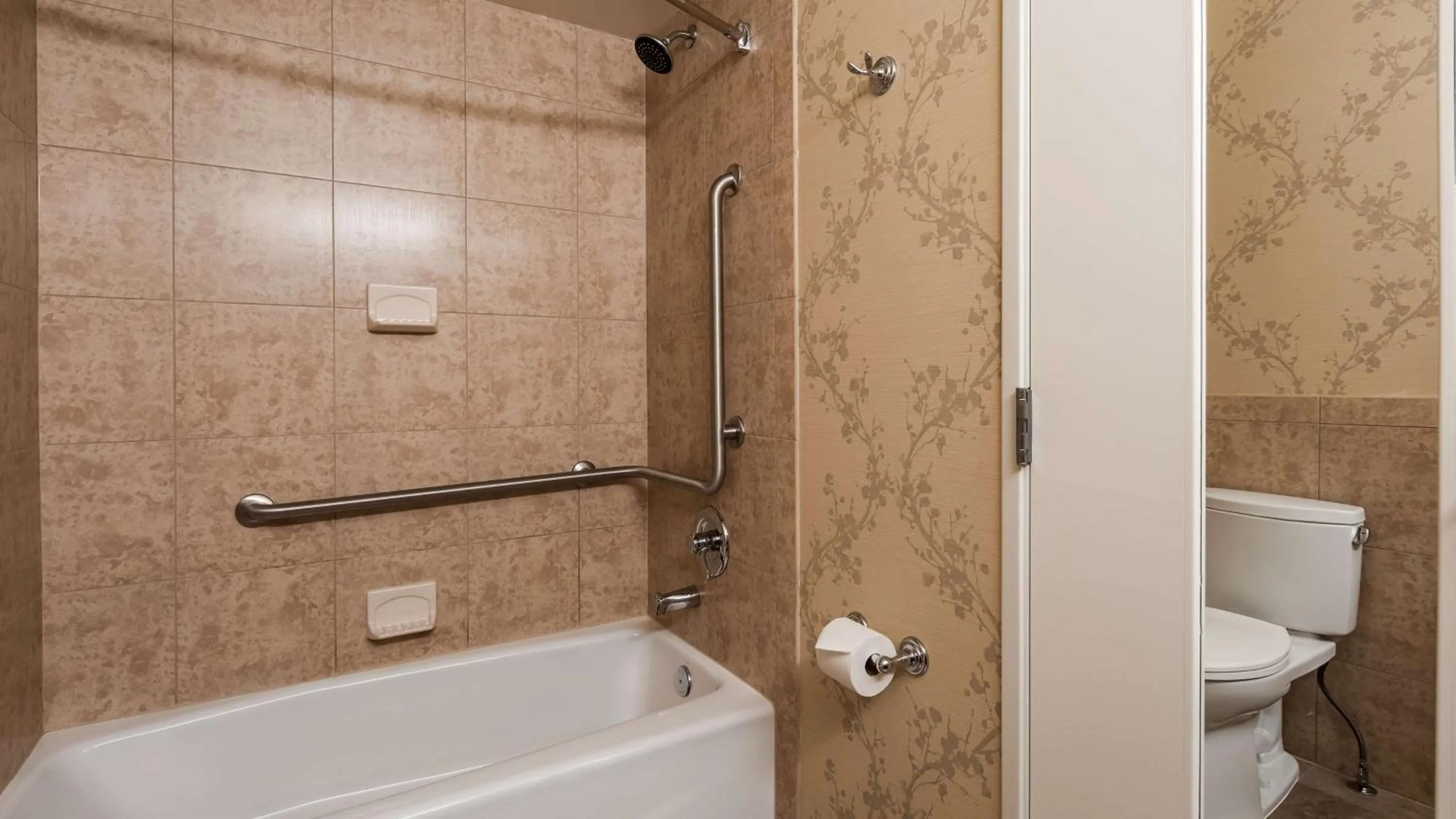 Photo of the whole room in Best Western Plus Silver Saddle Inn