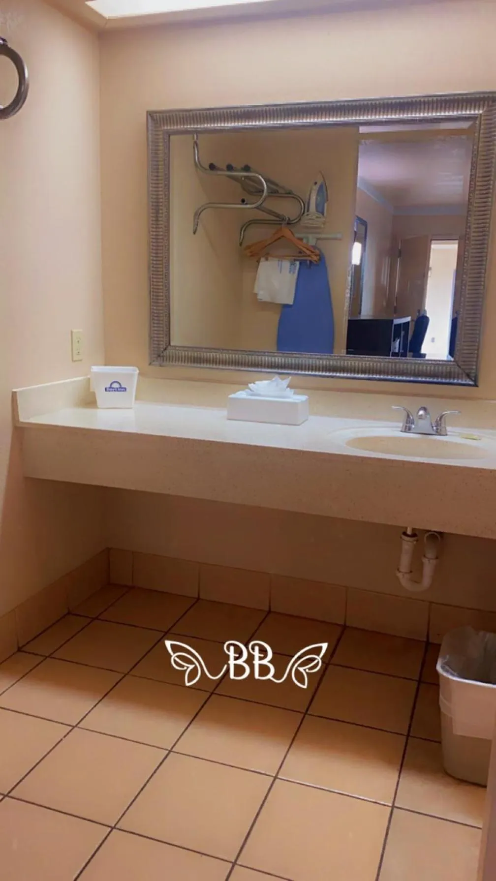 Bathroom in Days Inn & Suites by Wyndham Braunig Lake