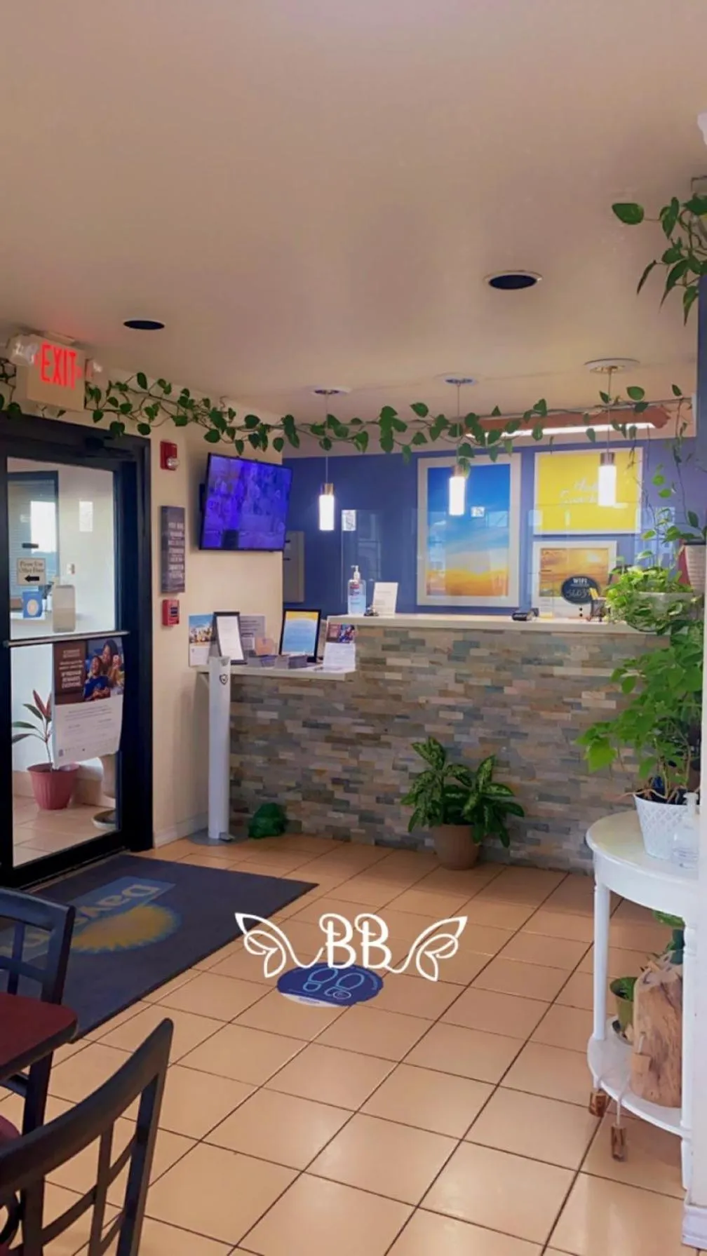 Lobby or reception in Days Inn & Suites by Wyndham Braunig Lake