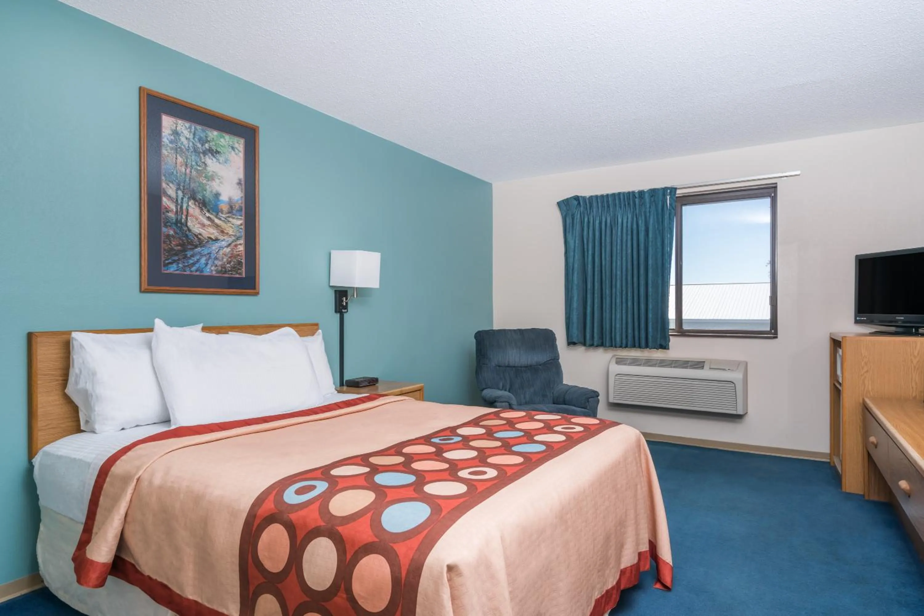 Bedroom, Bed in Super 8 by Wyndham Baxter/Brainerd Area