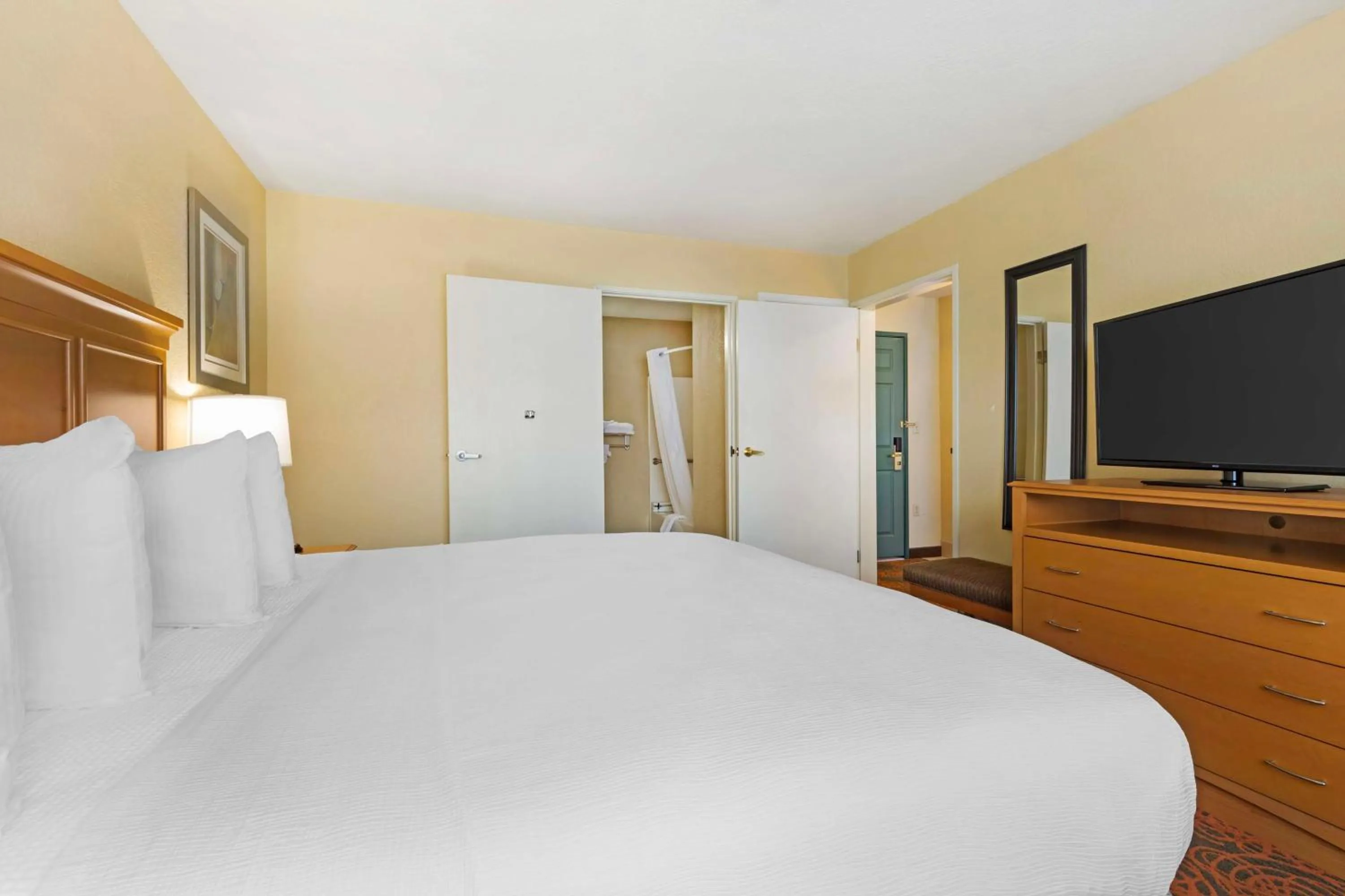 Photo of the whole room, Bed in Best Western Plus Waco North