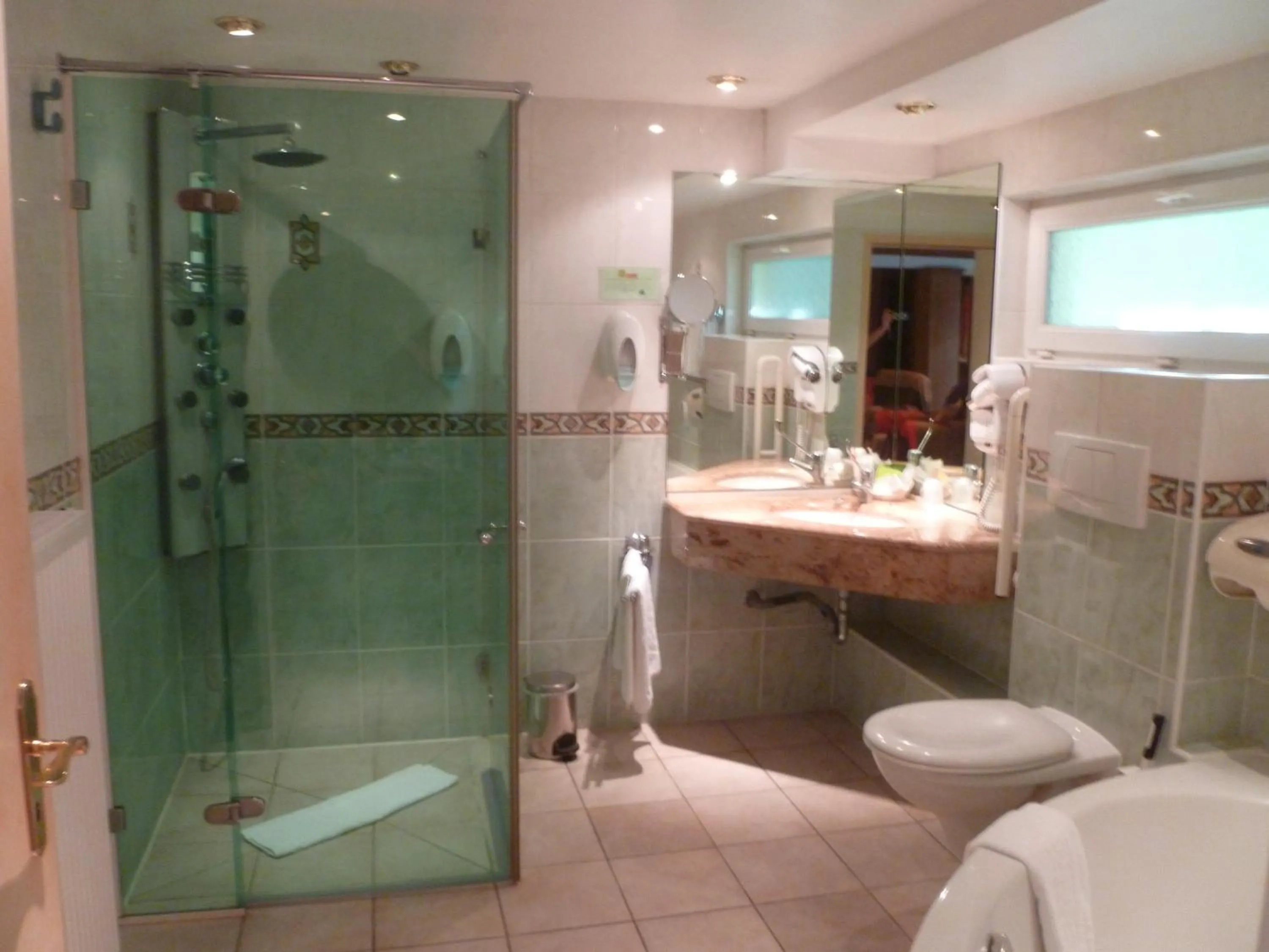 Bathroom in Hotel Restaurant Les Pins logis