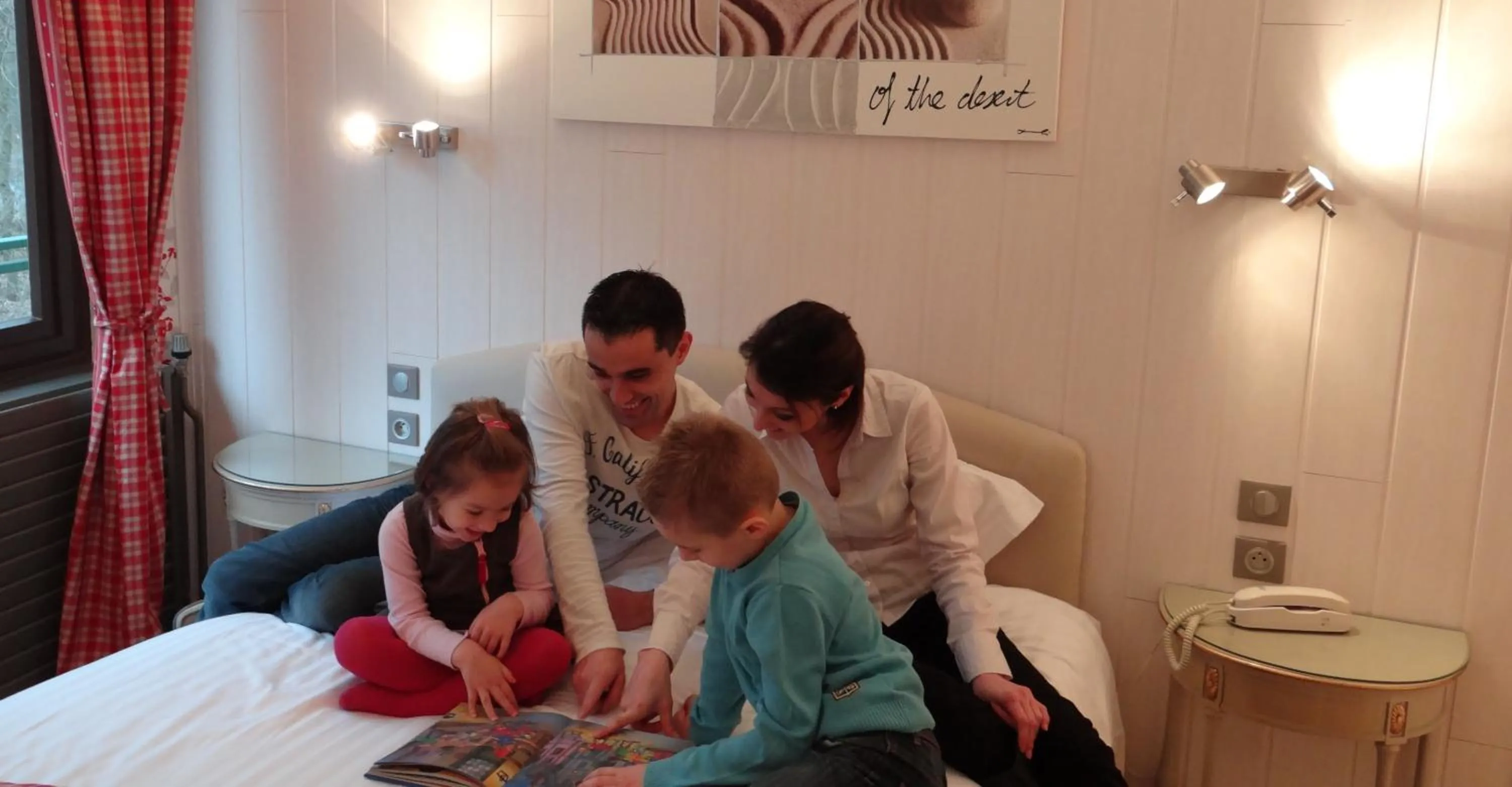 Bedroom in Hotel Restaurant Les Pins logis