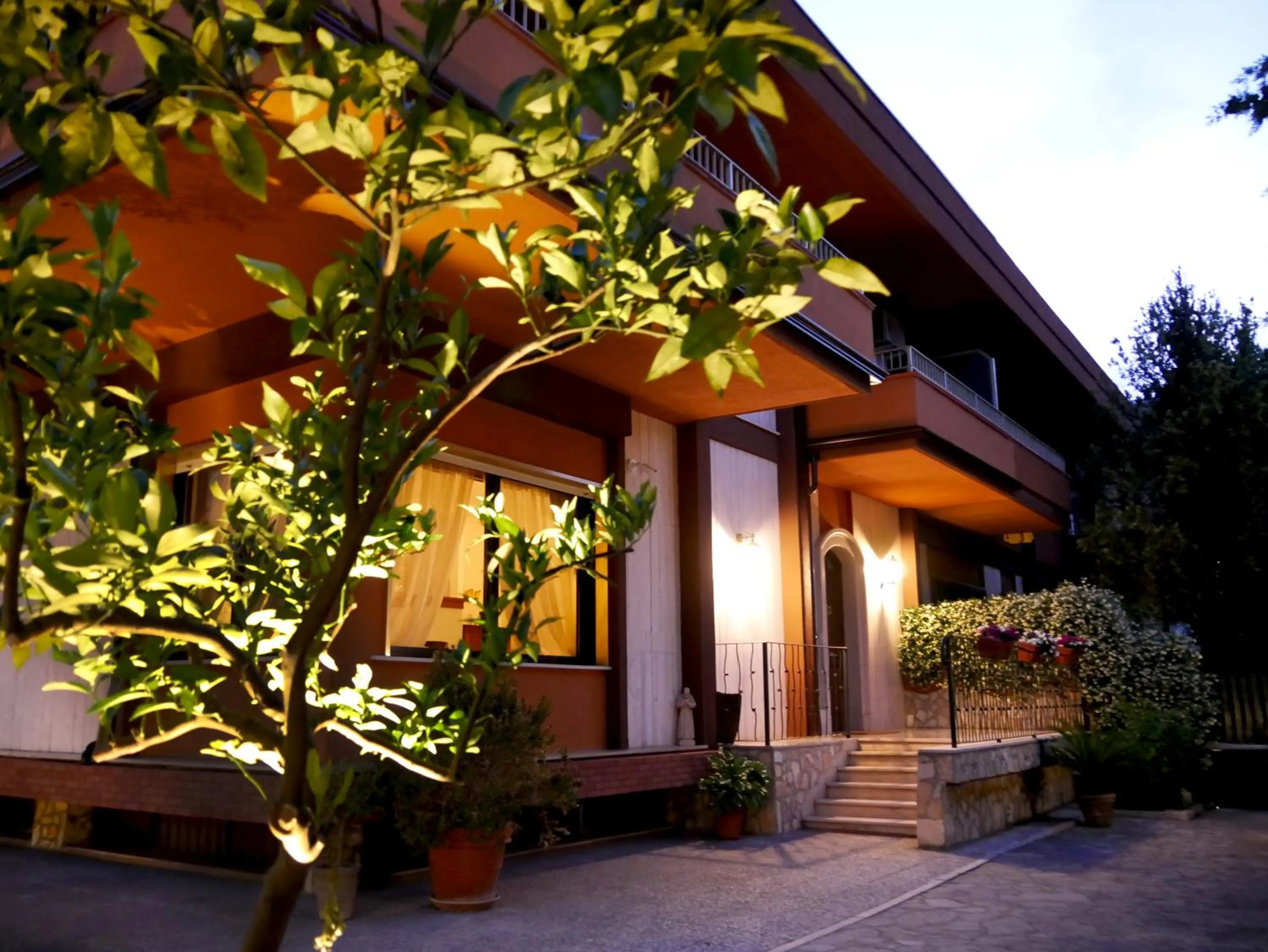 Facade/entrance in Villa Borghese B&B