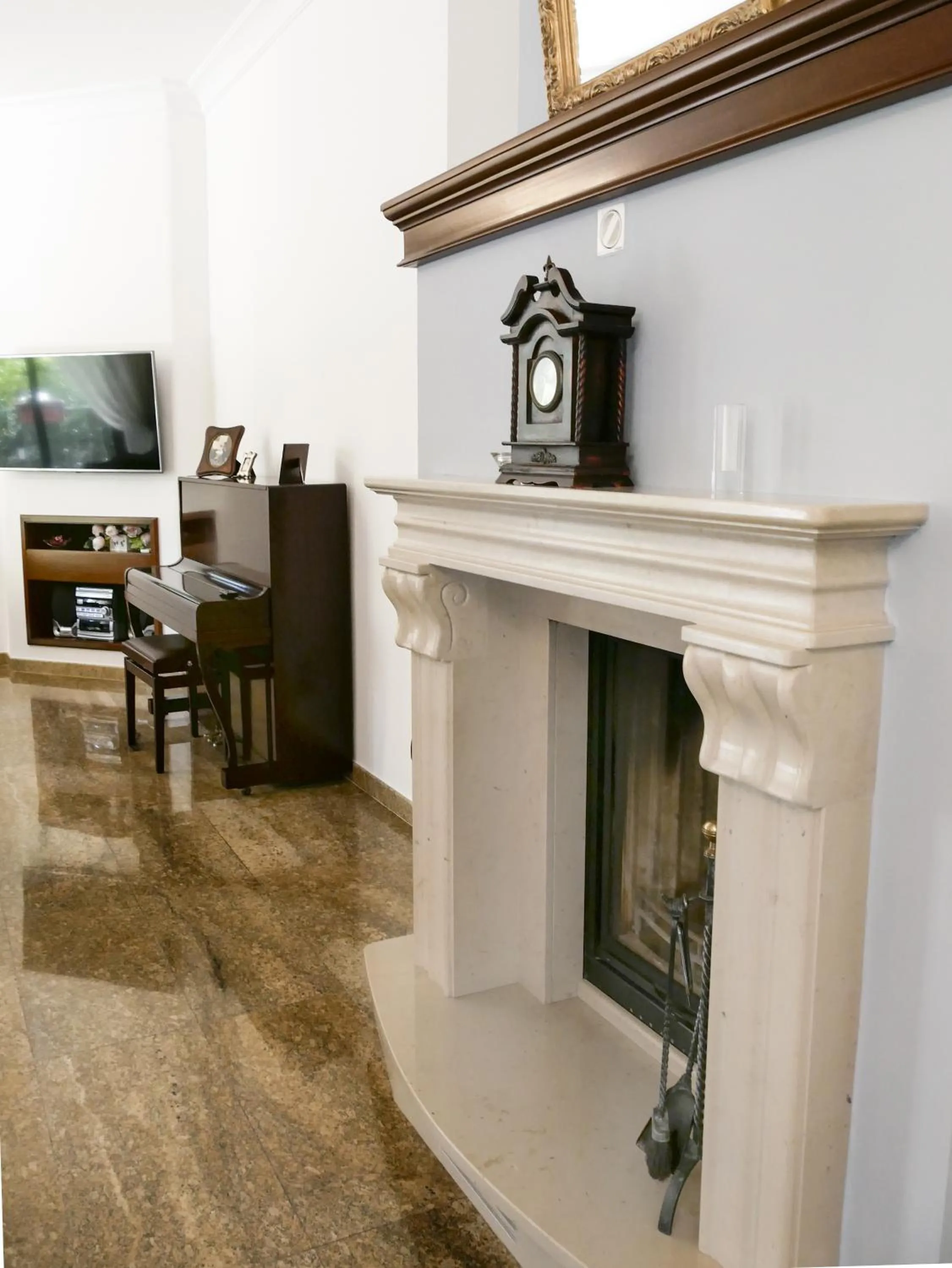 Communal lounge/ TV room in Villa Borghese B&B