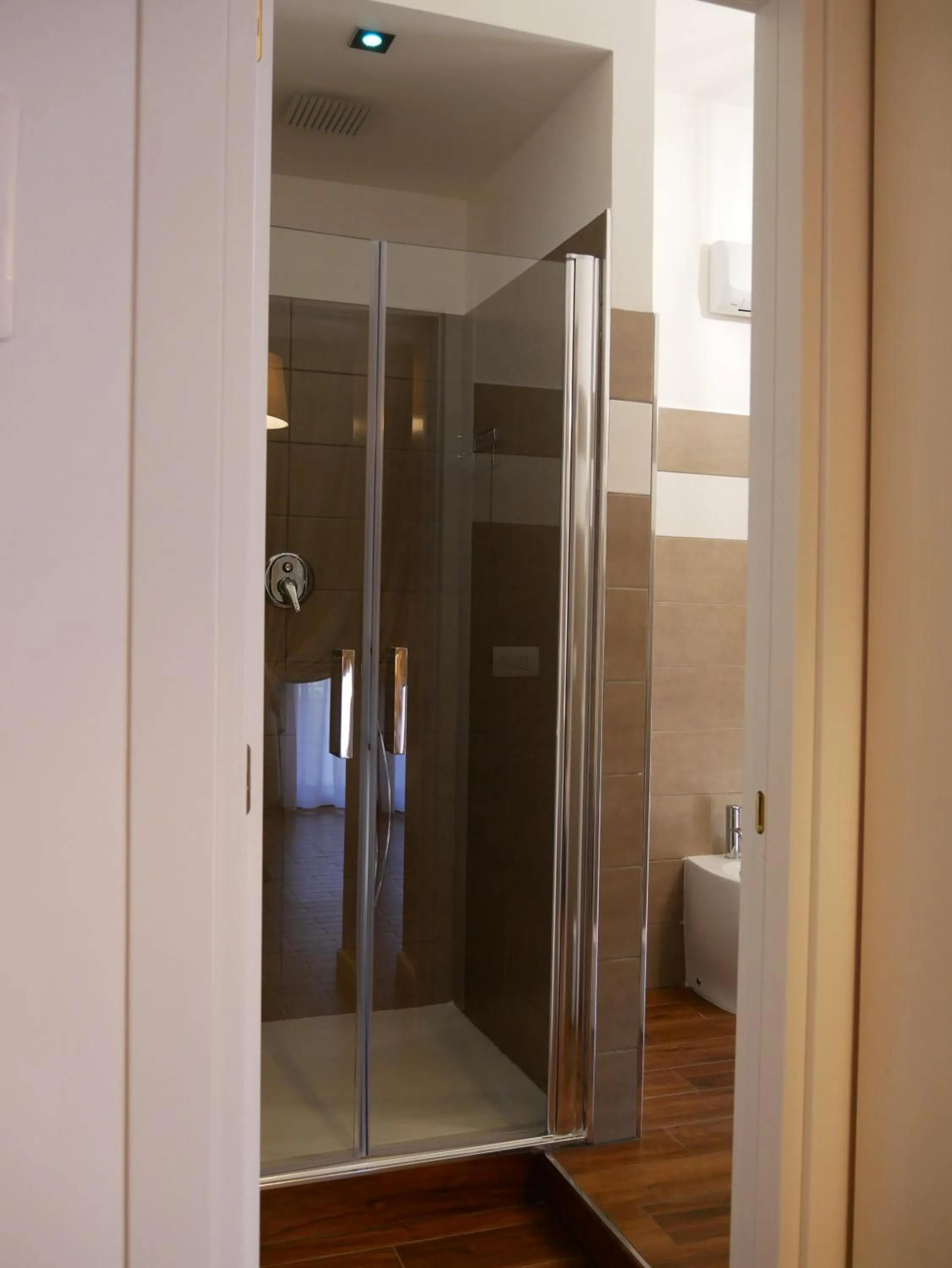 Shower in Villa Borghese B&B